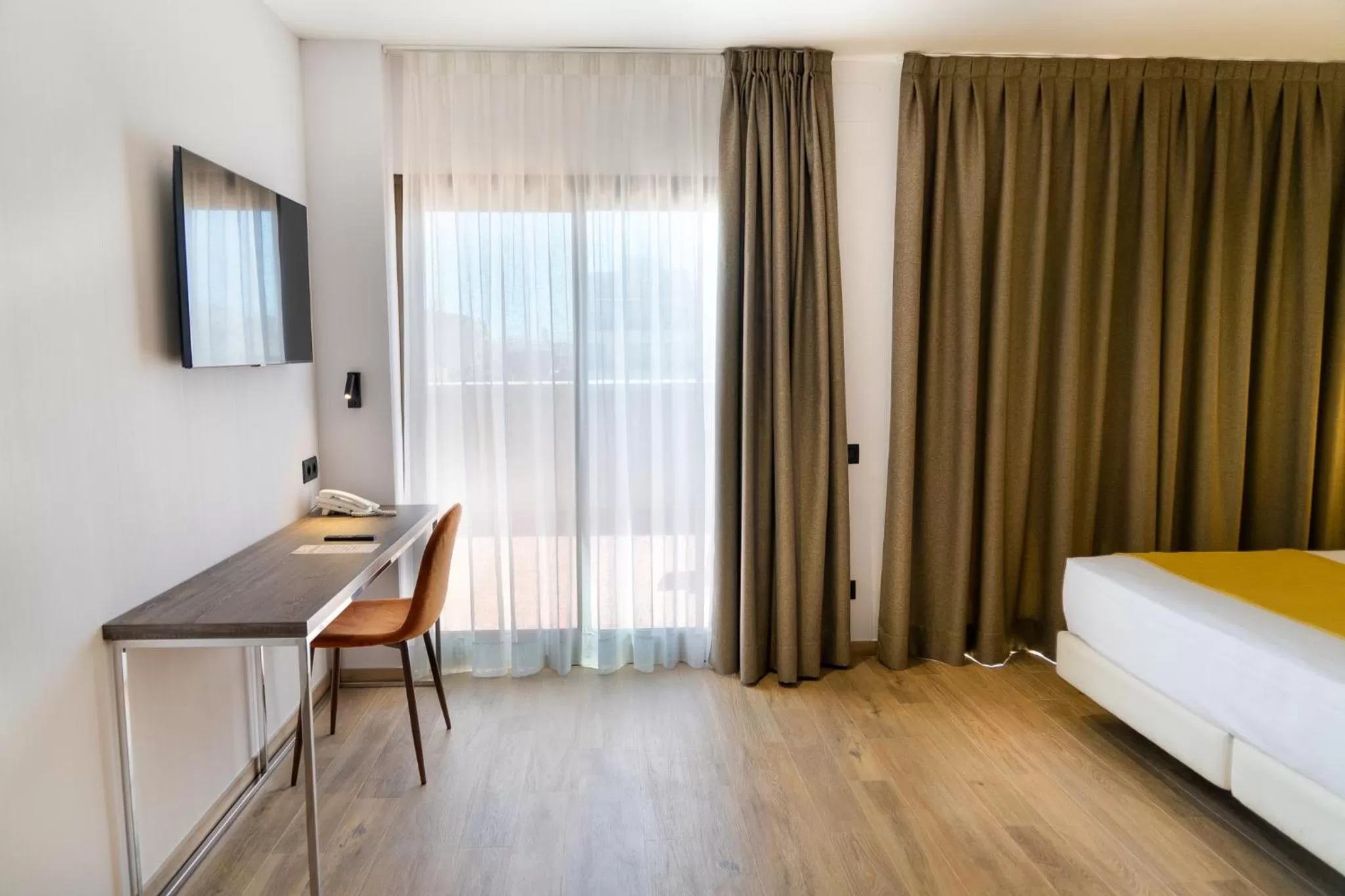 TV and multimedia, Bed in Caledonian