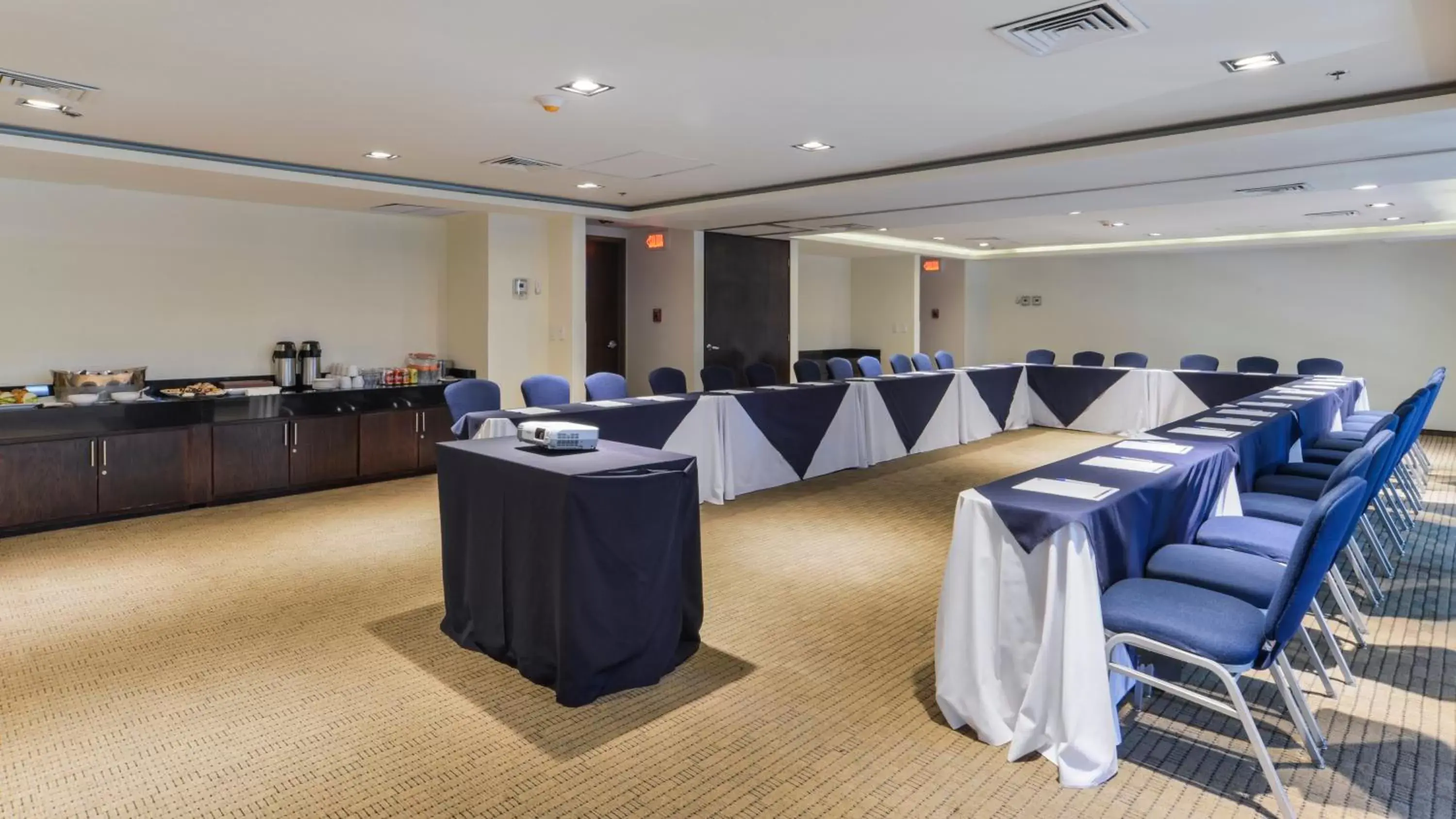 Meeting/conference room in Holiday Inn Express Culiacan, an IHG Hotel