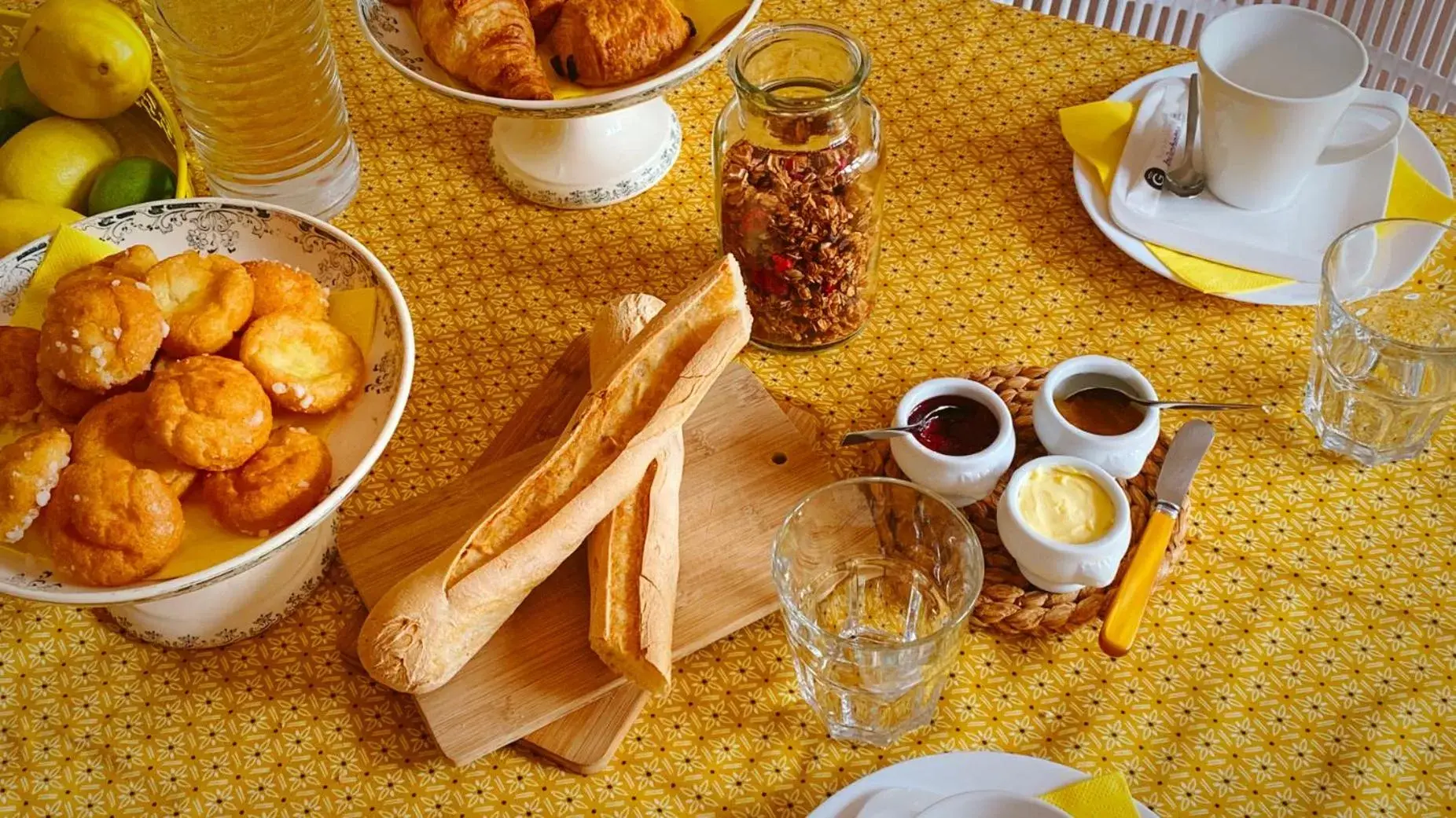 Breakfast in Villa Riviera Chambres dHôtes