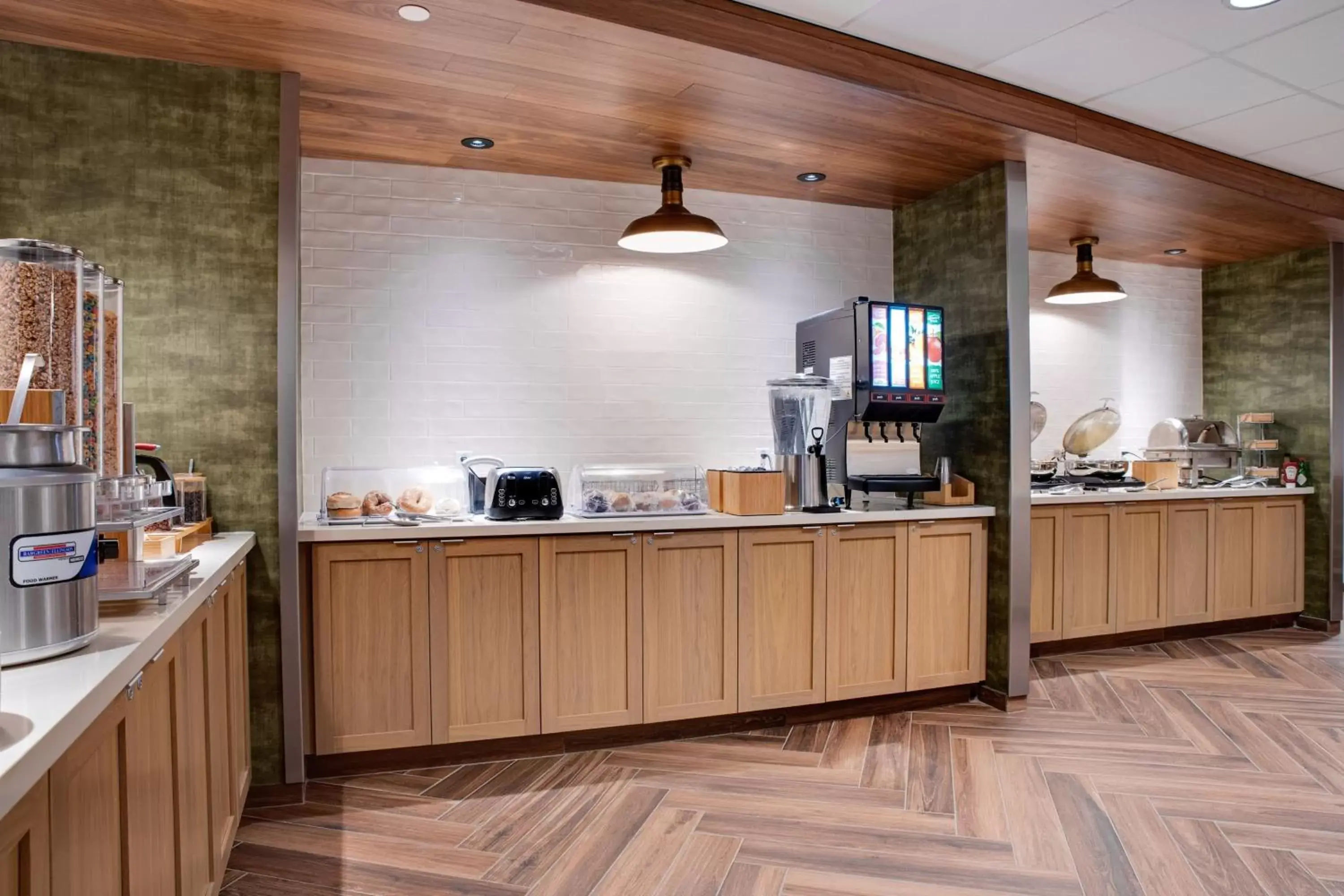 Breakfast, Kitchen/Kitchenette in Fairfield Inn & Suites by Marriott Missoula