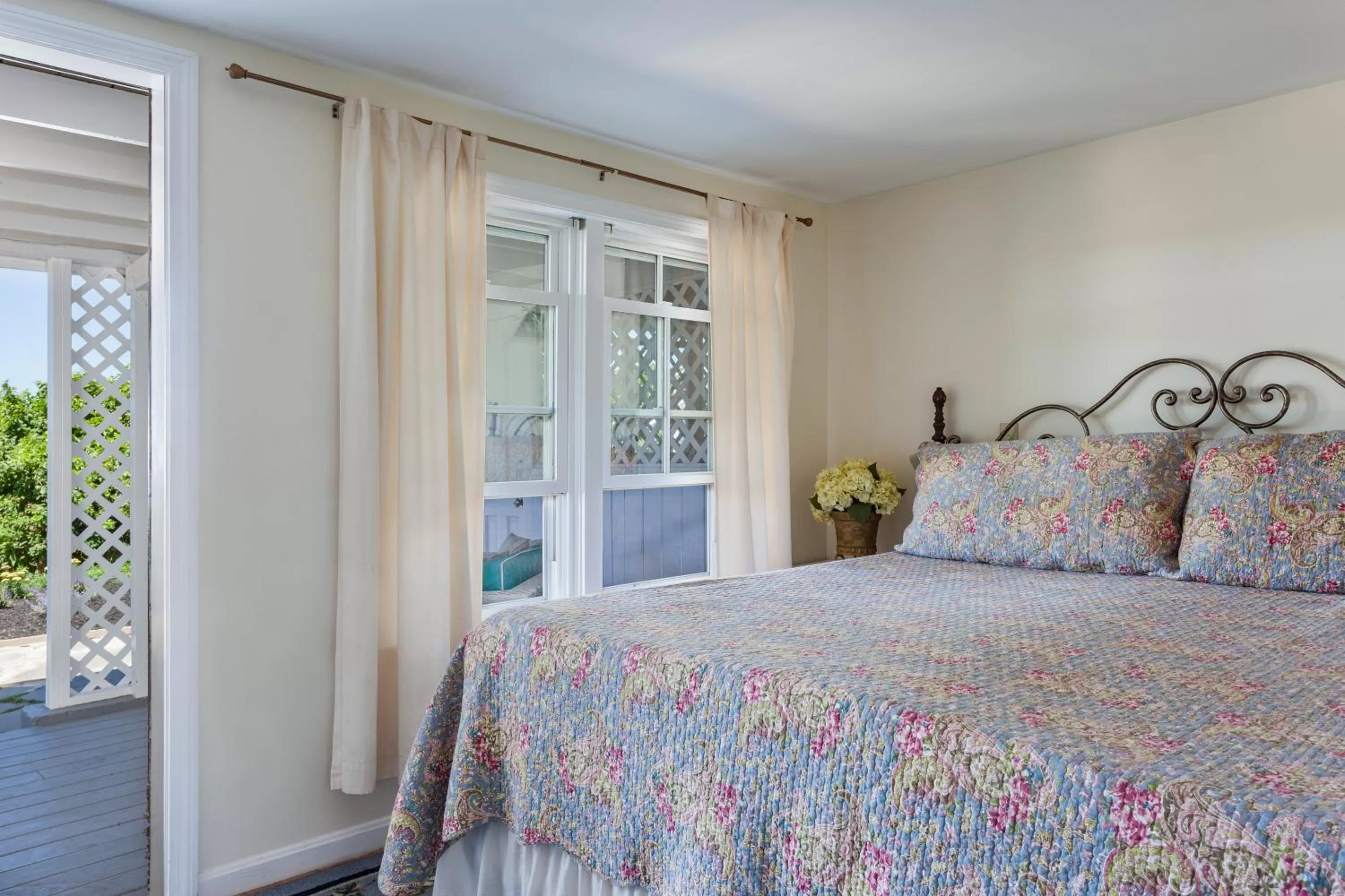 Bedroom, Bed in Avonlea