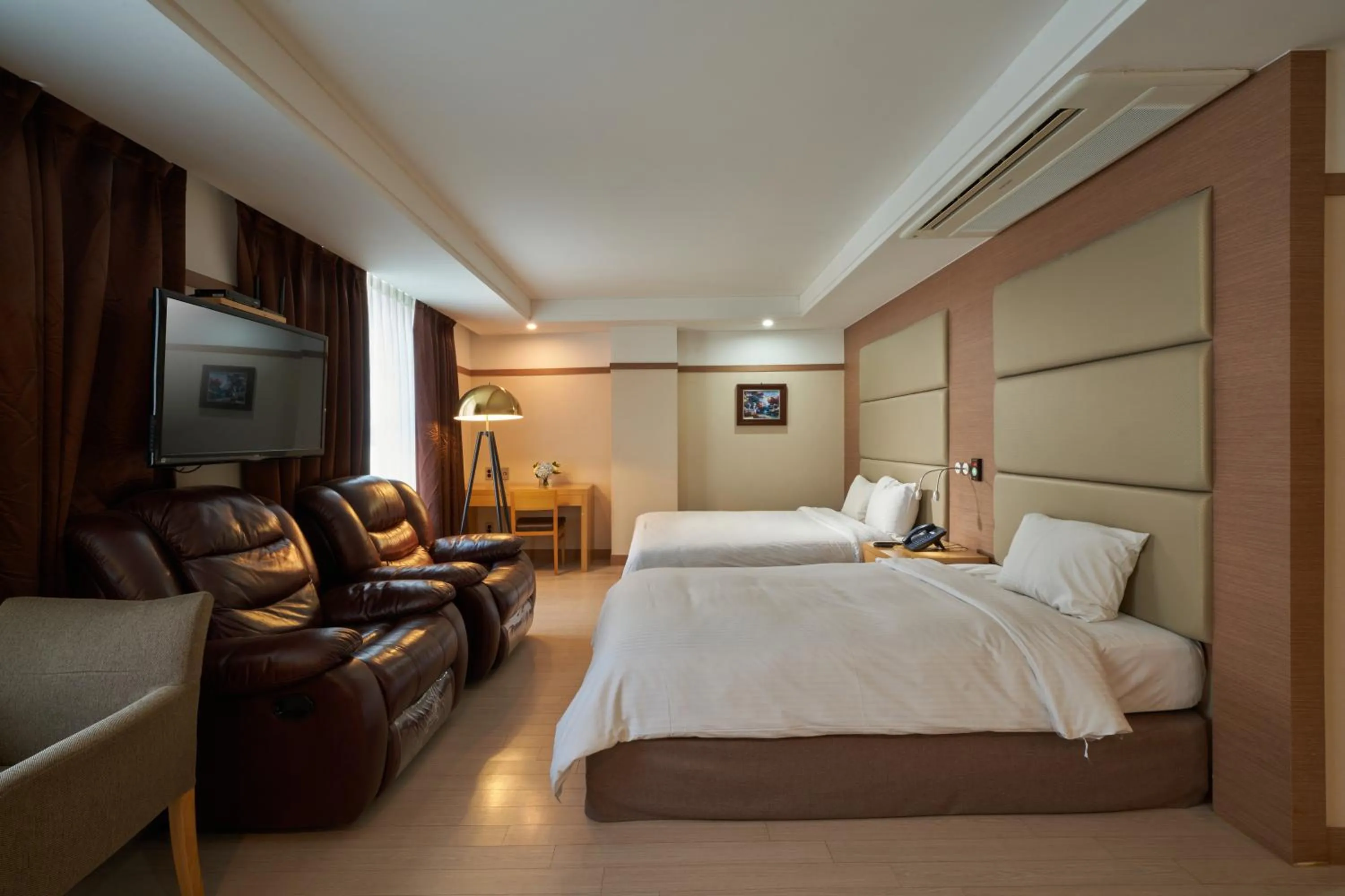 Bed in Gyeongju GG Tourist Hotel