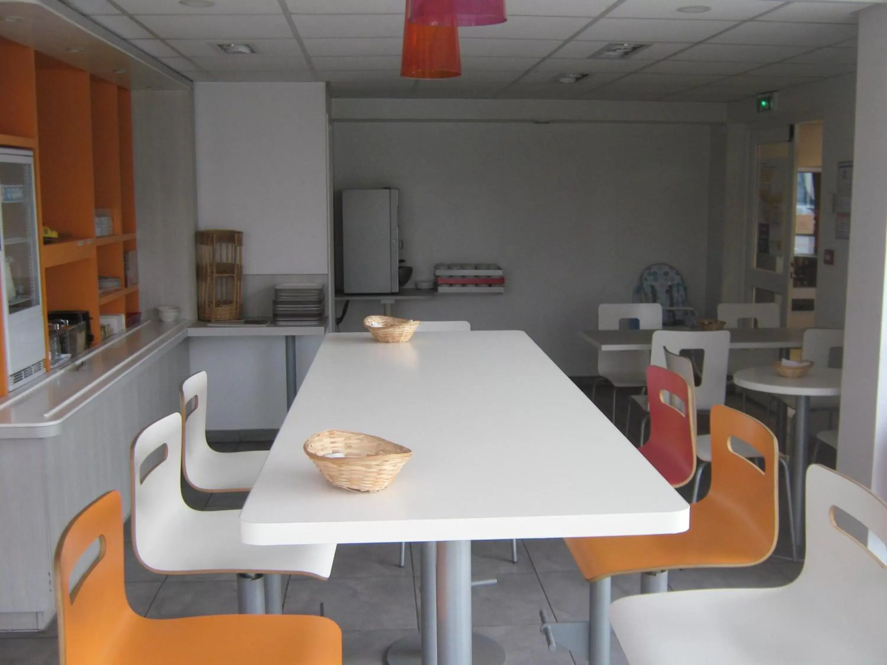 Buffet breakfast, Dining Area in Premiere Classe Toulouse Sud Labege