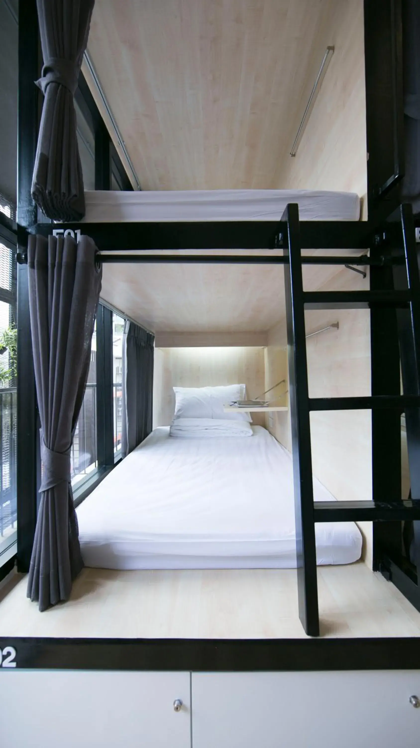 Bed in 8-Bed Mixed Dormitory Room in Lamurr Sukhumvit 41 Hostel