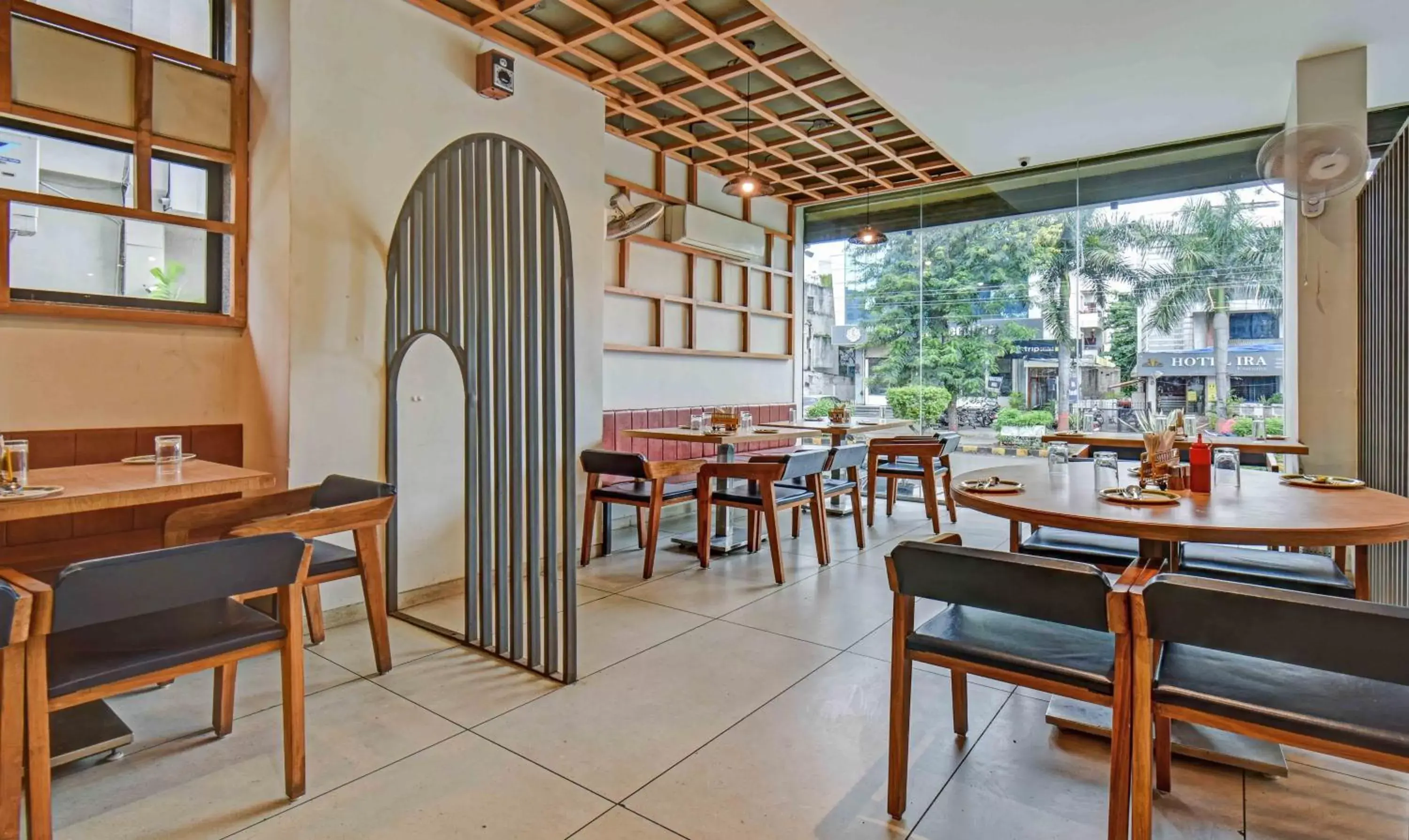 Restaurant/places to eat in Treebo Aroma Executive Restaurant/places to eat in Treebo Aroma Executive