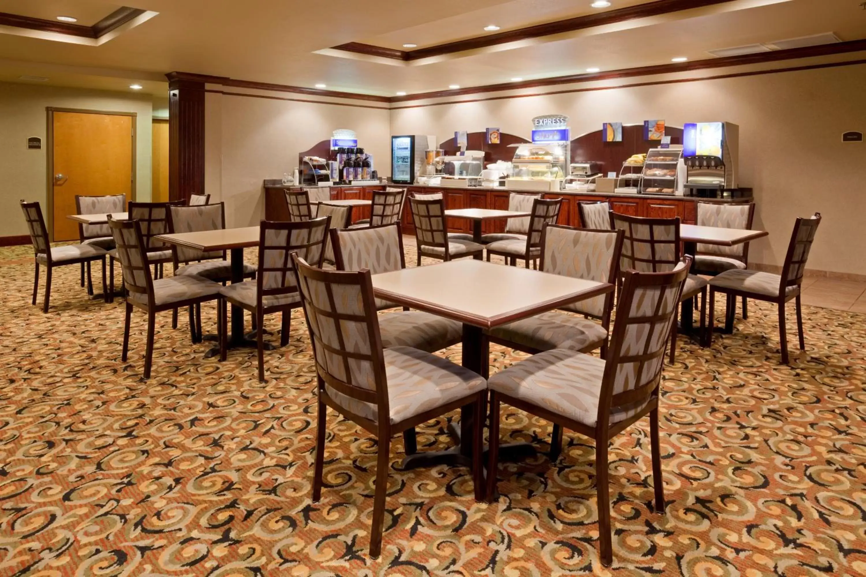 Restaurant/Places to Eat in Baymont Inn & Suites by Wyndham Sturgis
