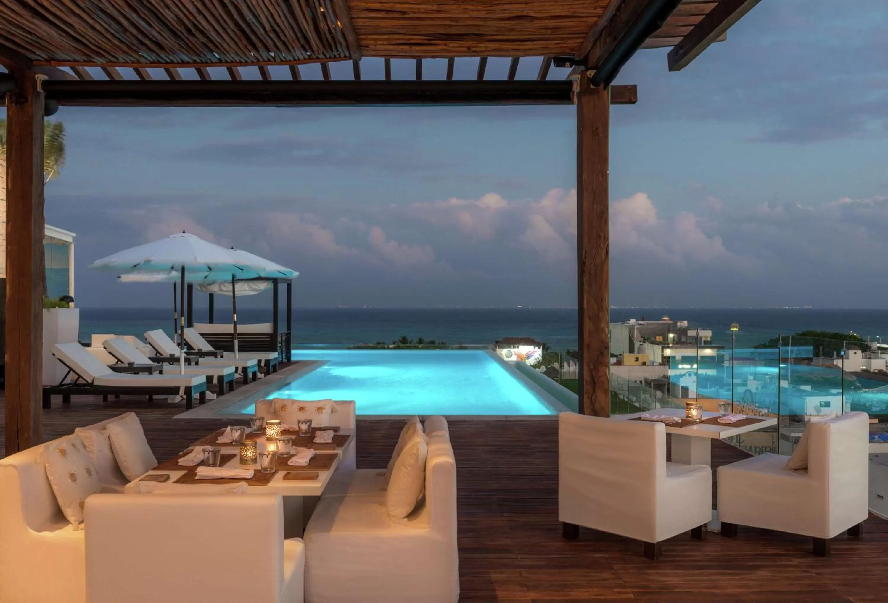 Restaurant/places to eat in The Fives Downtown Hotel & Residences, Curio Collection by Hilton