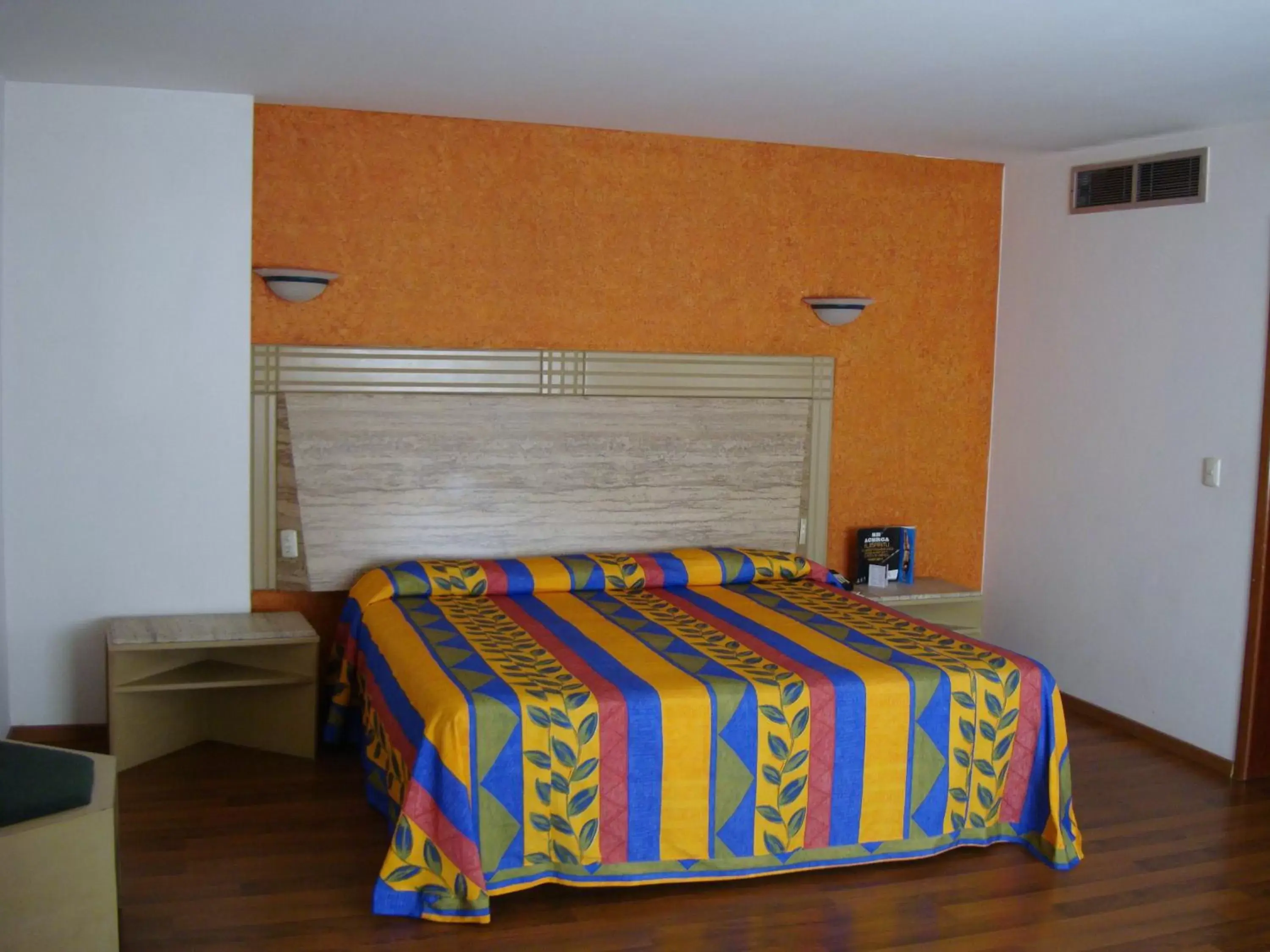 Bedroom, Bed in Hotel Cervantes