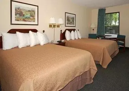 Double Room with Two Double Beds - Smoking in Quality Inn Macon