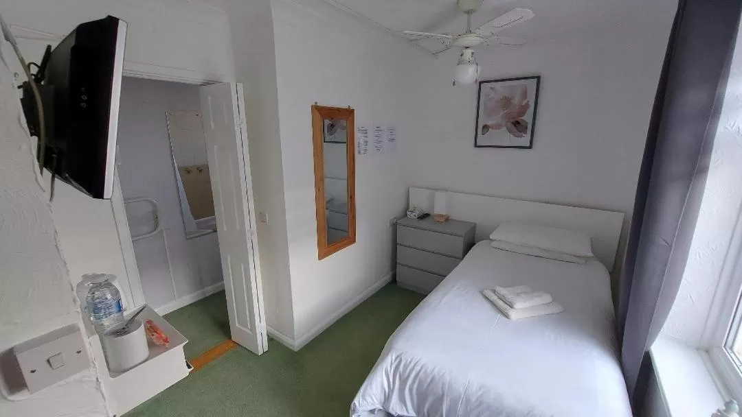 Bed in The Clifton at Paignton