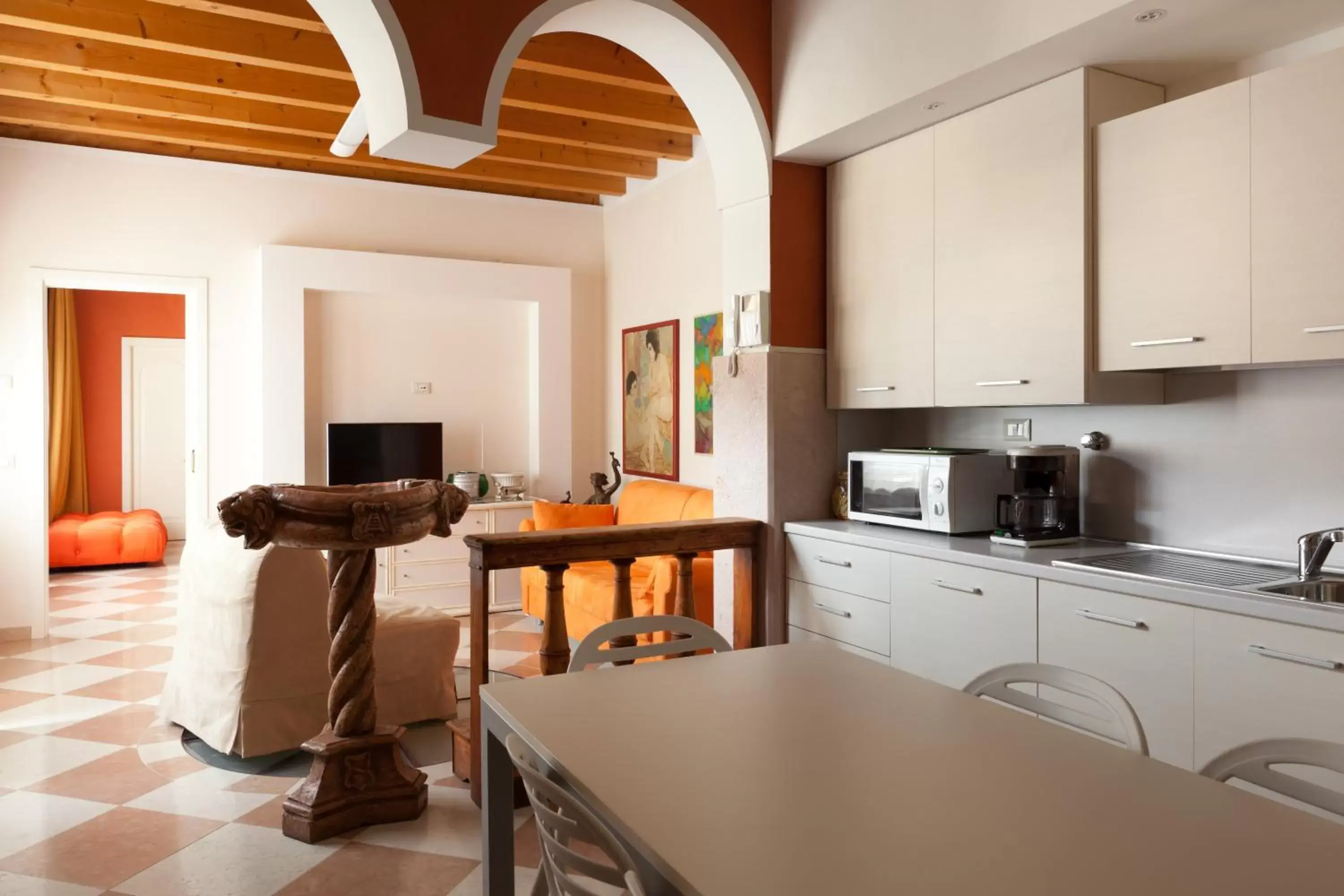 Living room, Kitchen/Kitchenette in Barchi Resort - Apartments & Suites