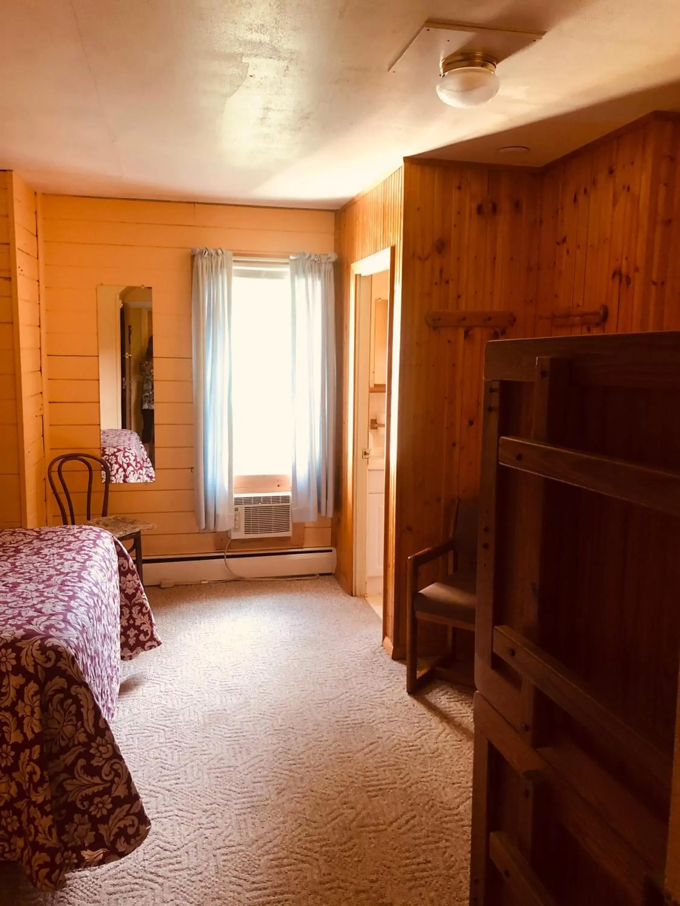 Photo of the whole room, Seating Area in Gray Ghost Inn