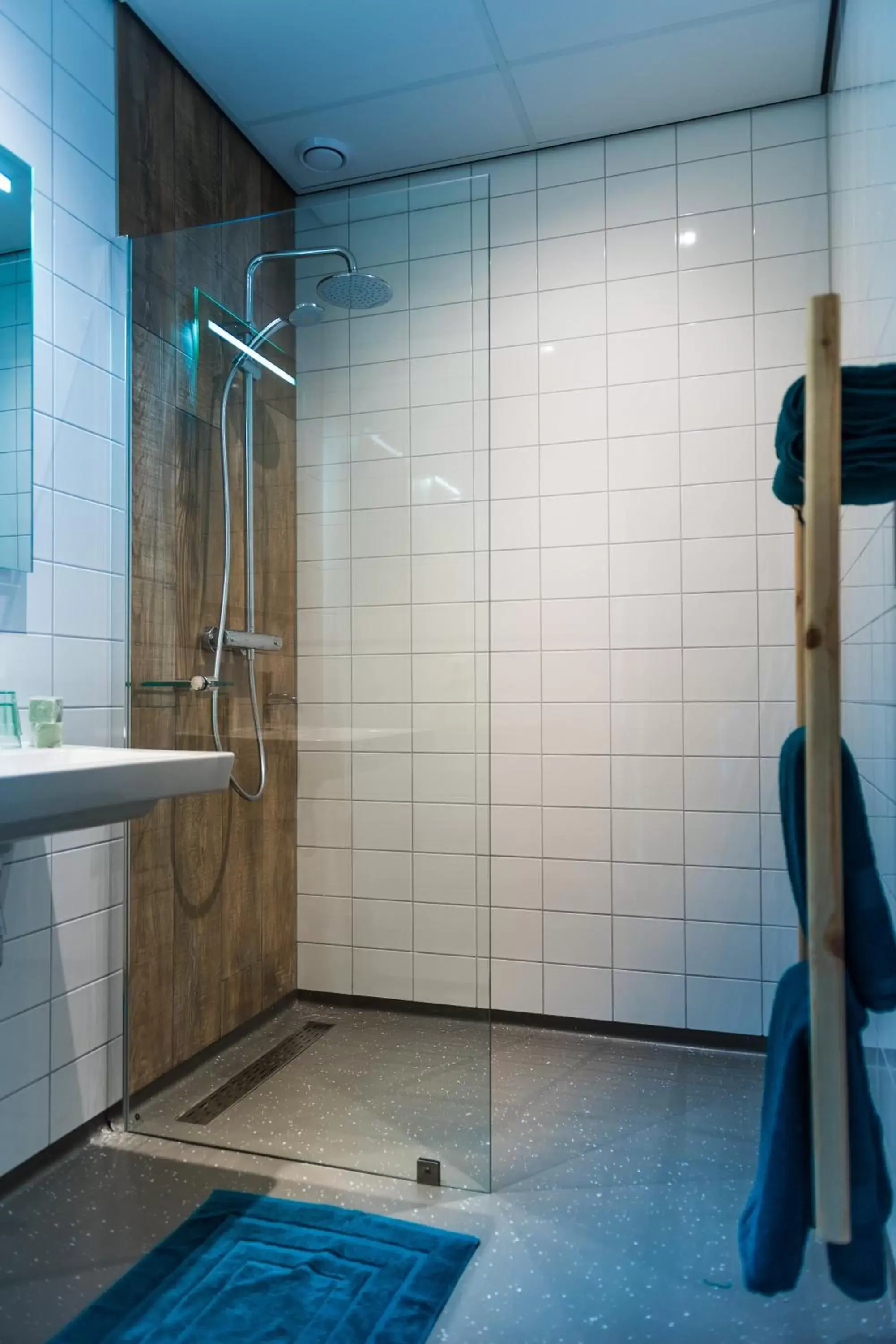 Bathroom in Beach Hotel Oostvoorne