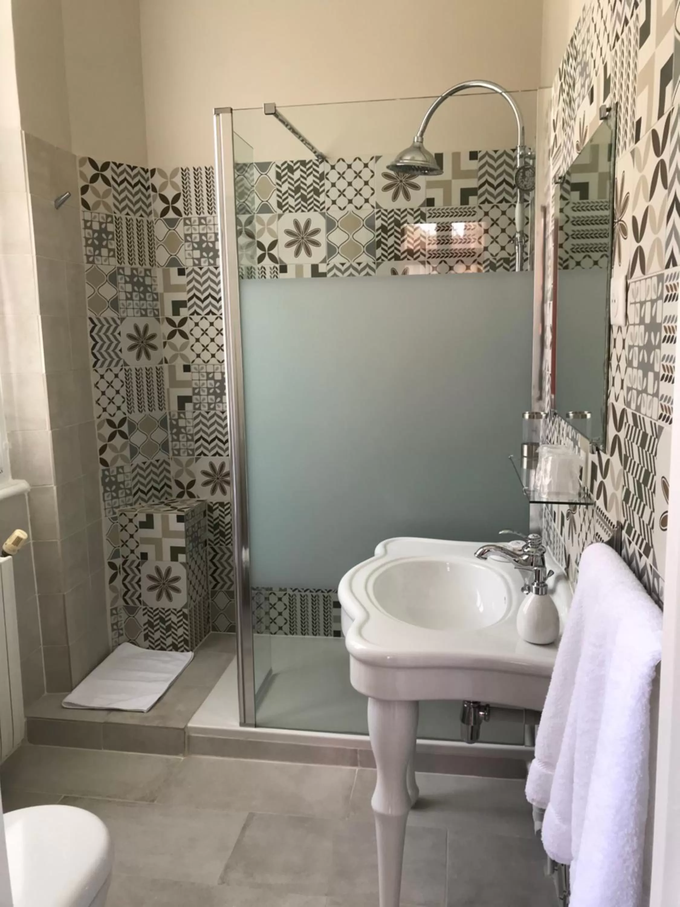 Bathroom in L'Arche de Moissac