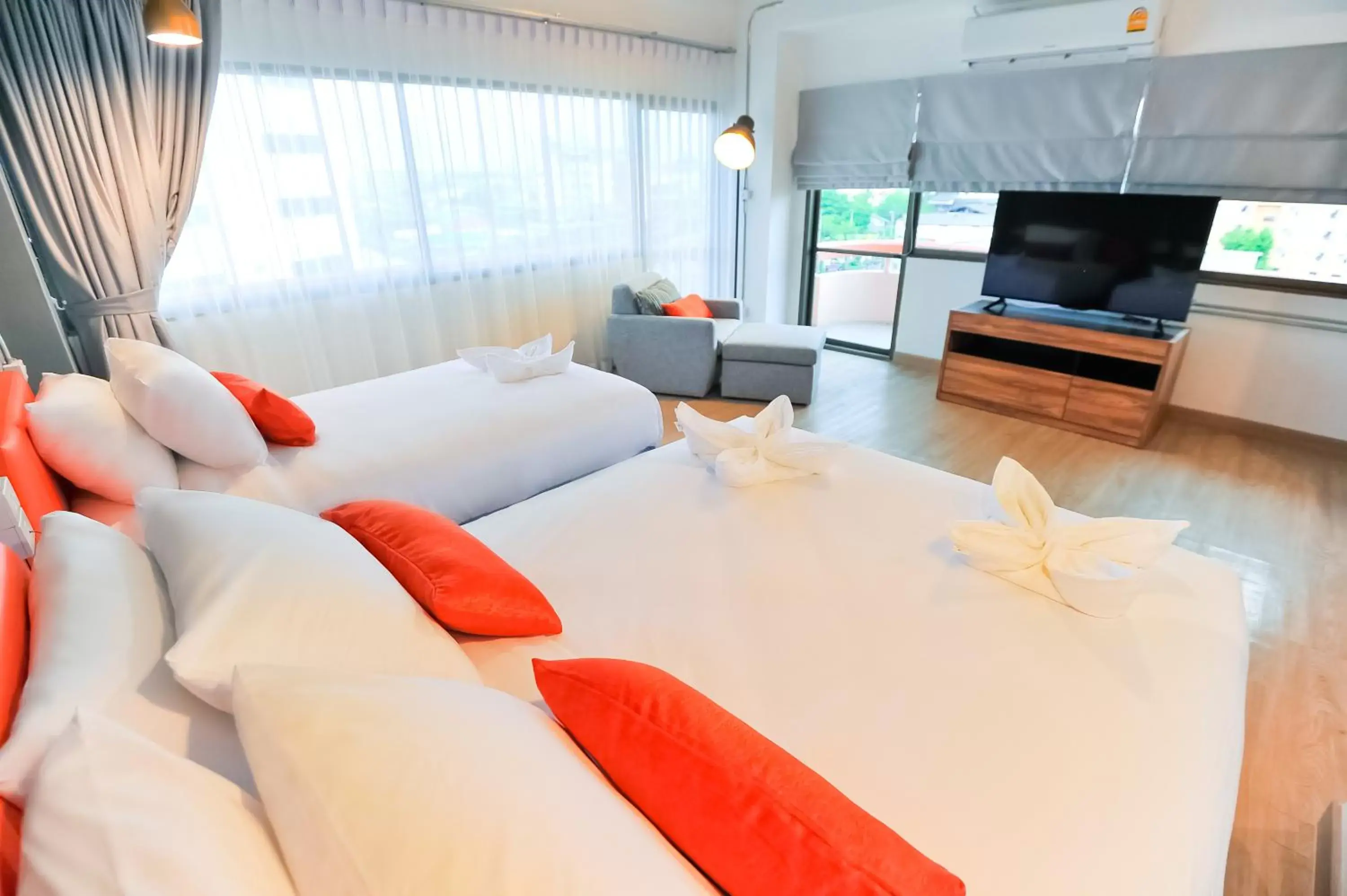 TV and multimedia in 7 Days Premium Hotel Pattaya