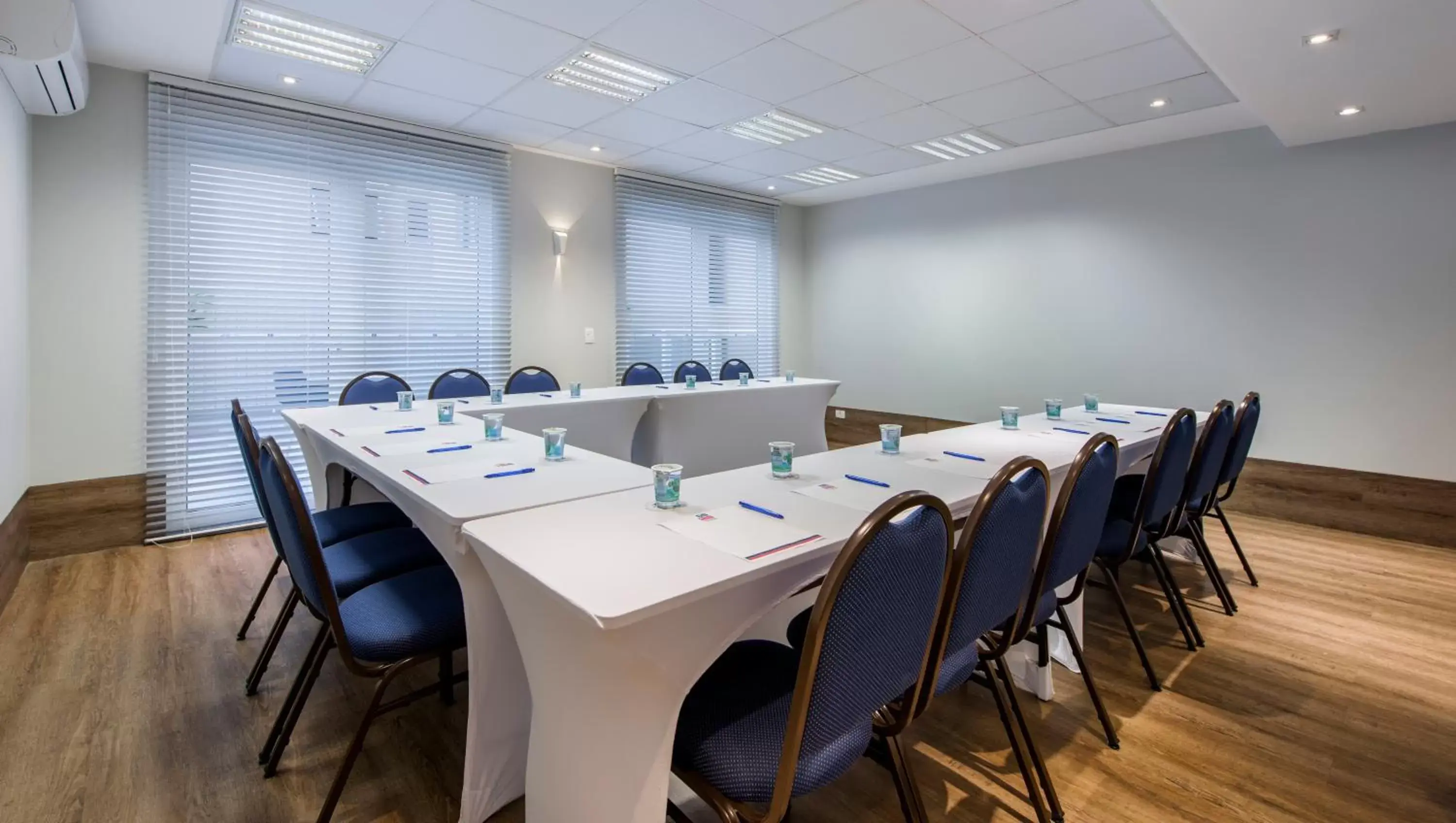 Meeting/conference room in Go Inn Hotel Curitiba