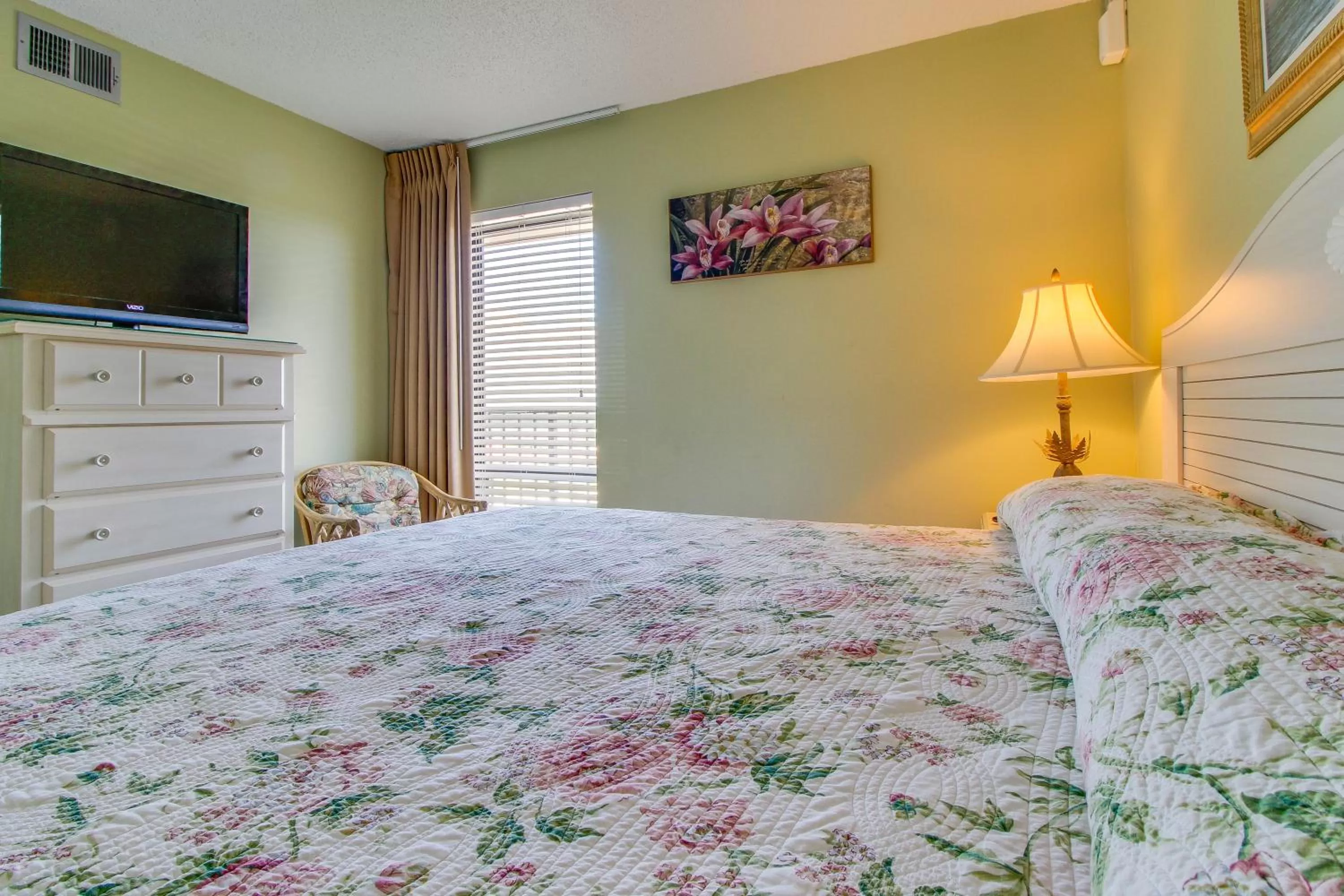 Bed in 1105 Edgewater Tower 3