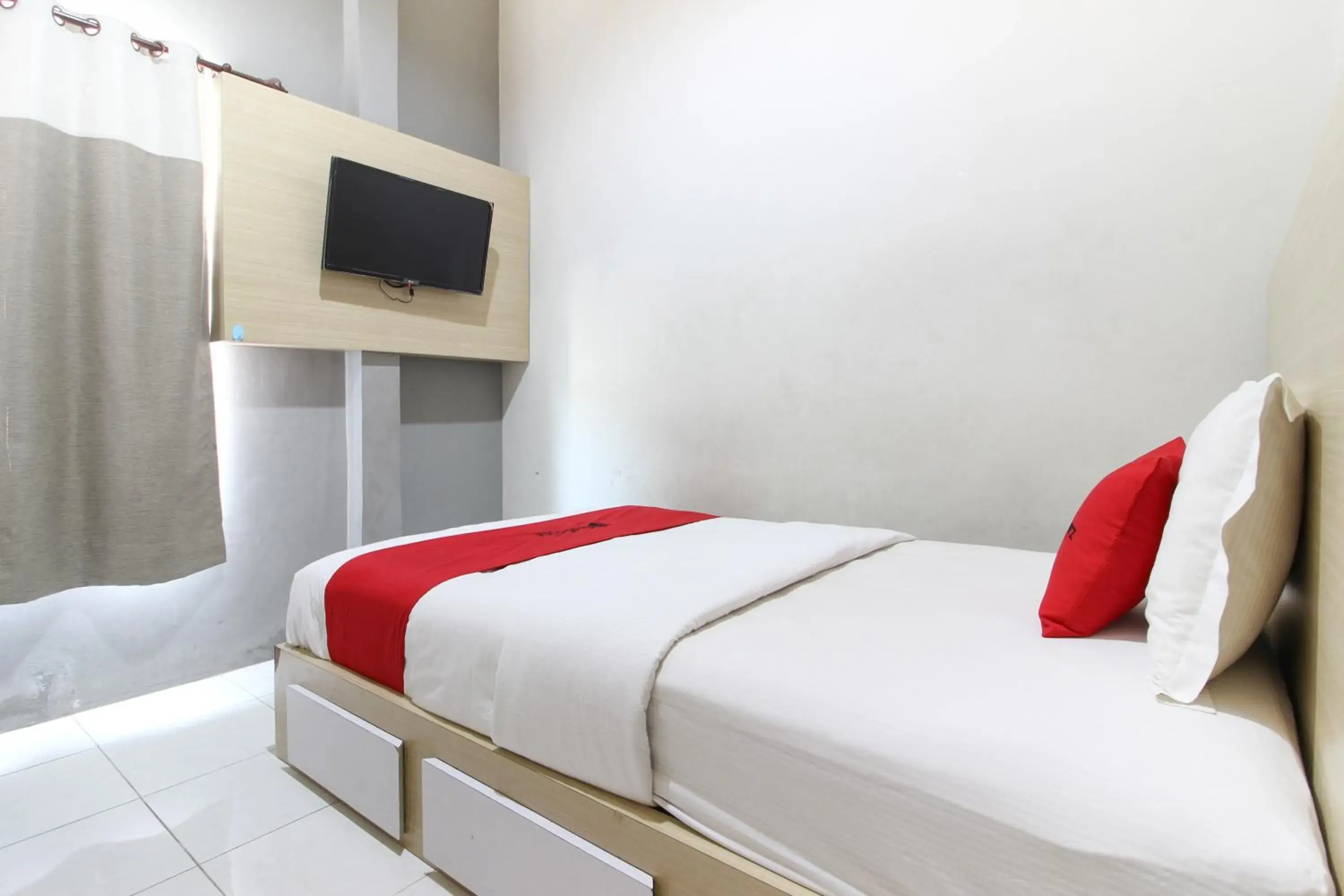 Bedroom, Bed in RedDoorz Plus near UPN Jogjakarta 2