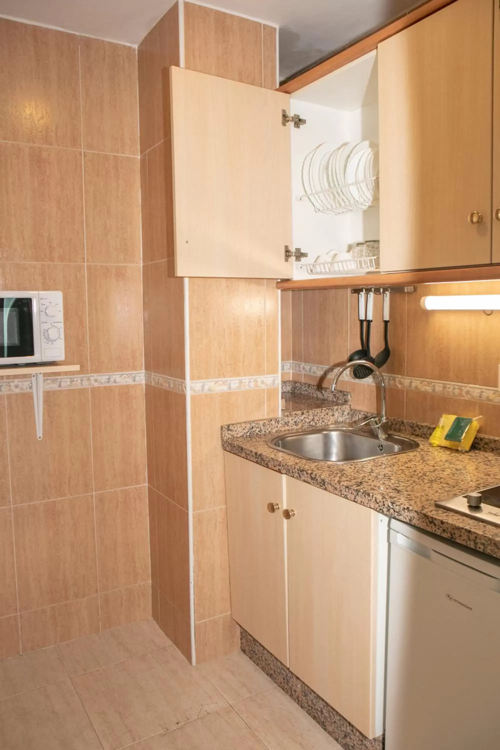 kitchen, Kitchen/Kitchenette in Hotel Apartamentos Pyr Fuengirola