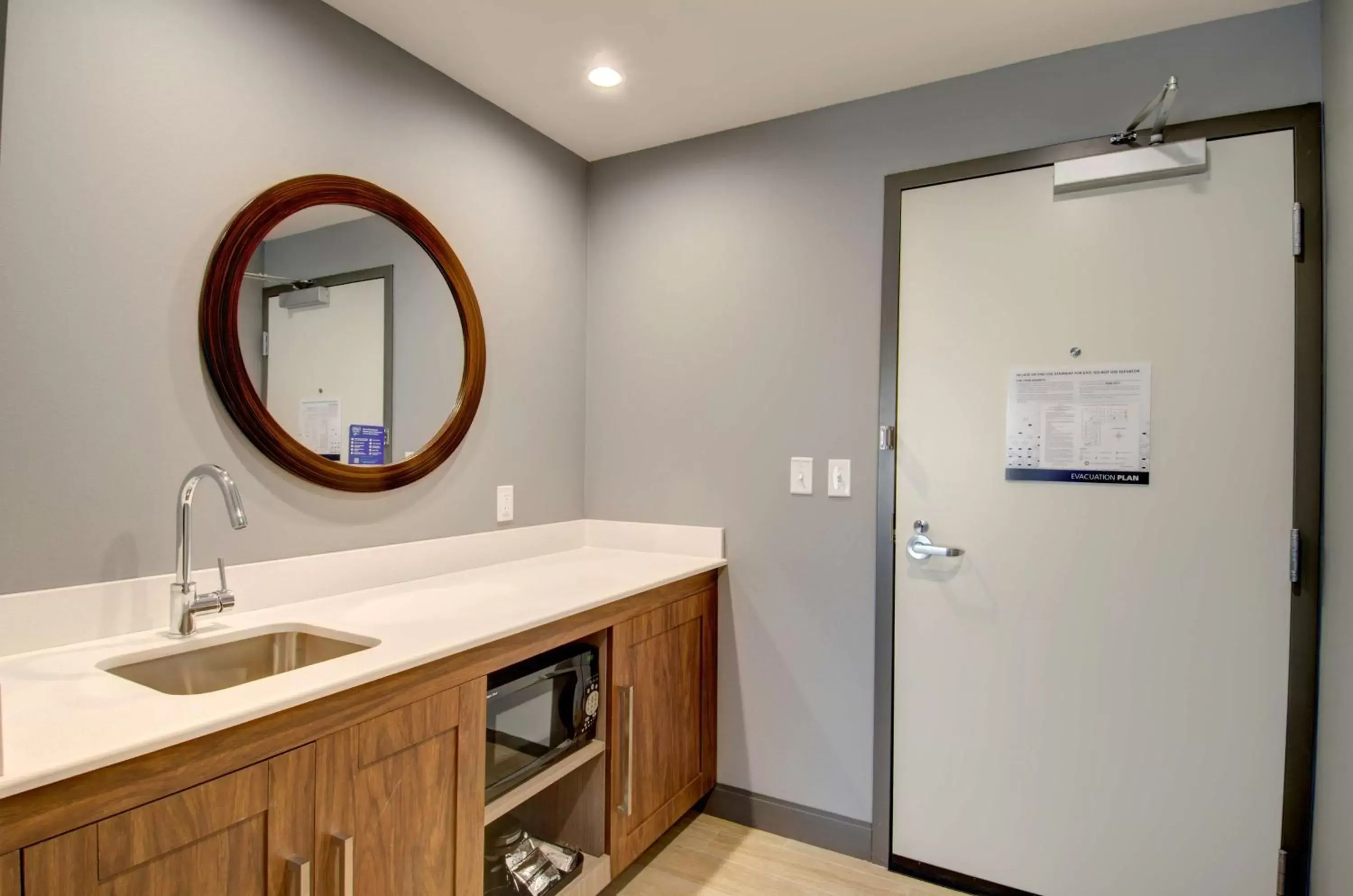 Photo of the whole room, Bathroom in Hampton Inn & Suites Portland West