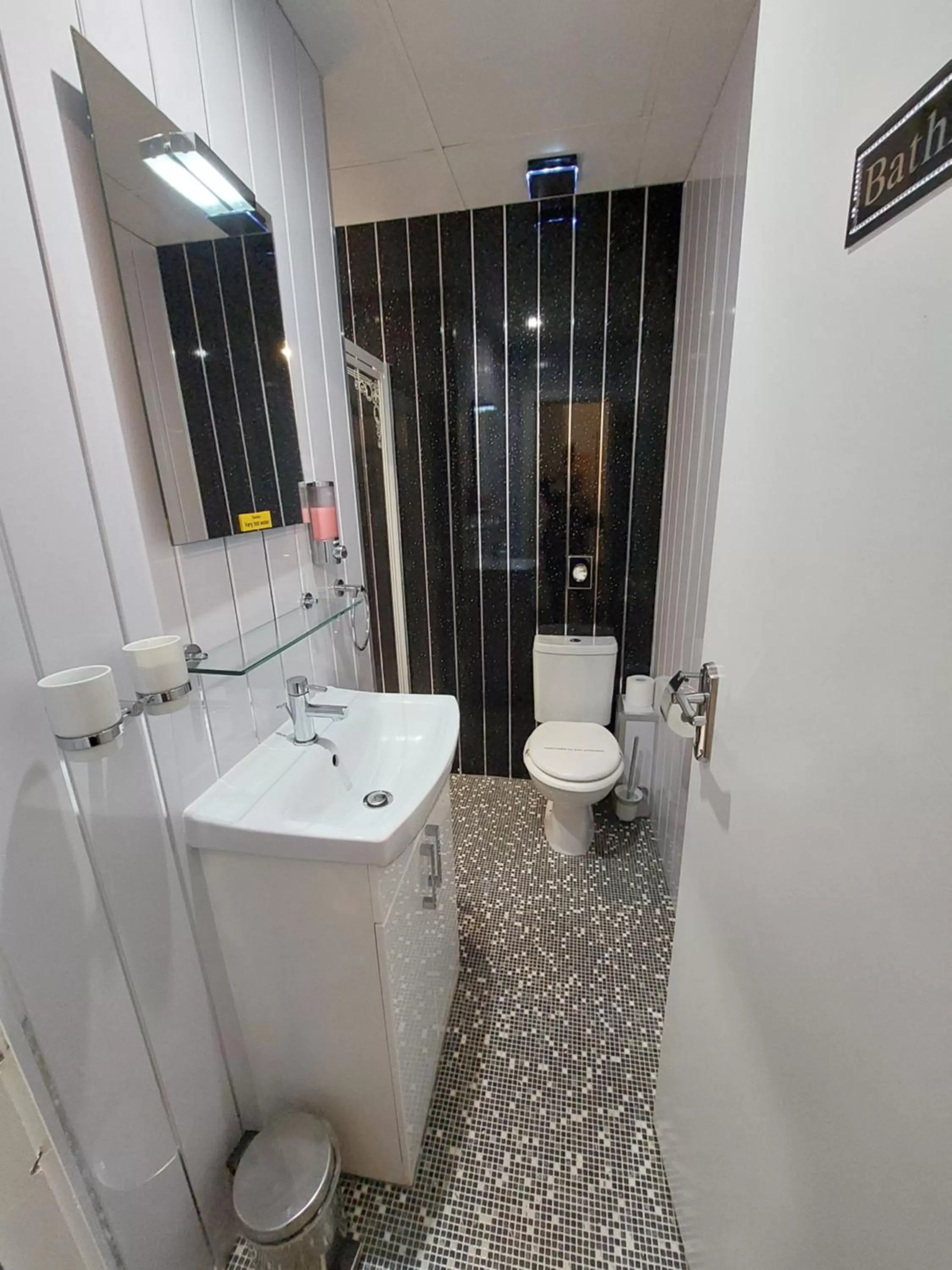 Bathroom in Kings Boutique Hotel