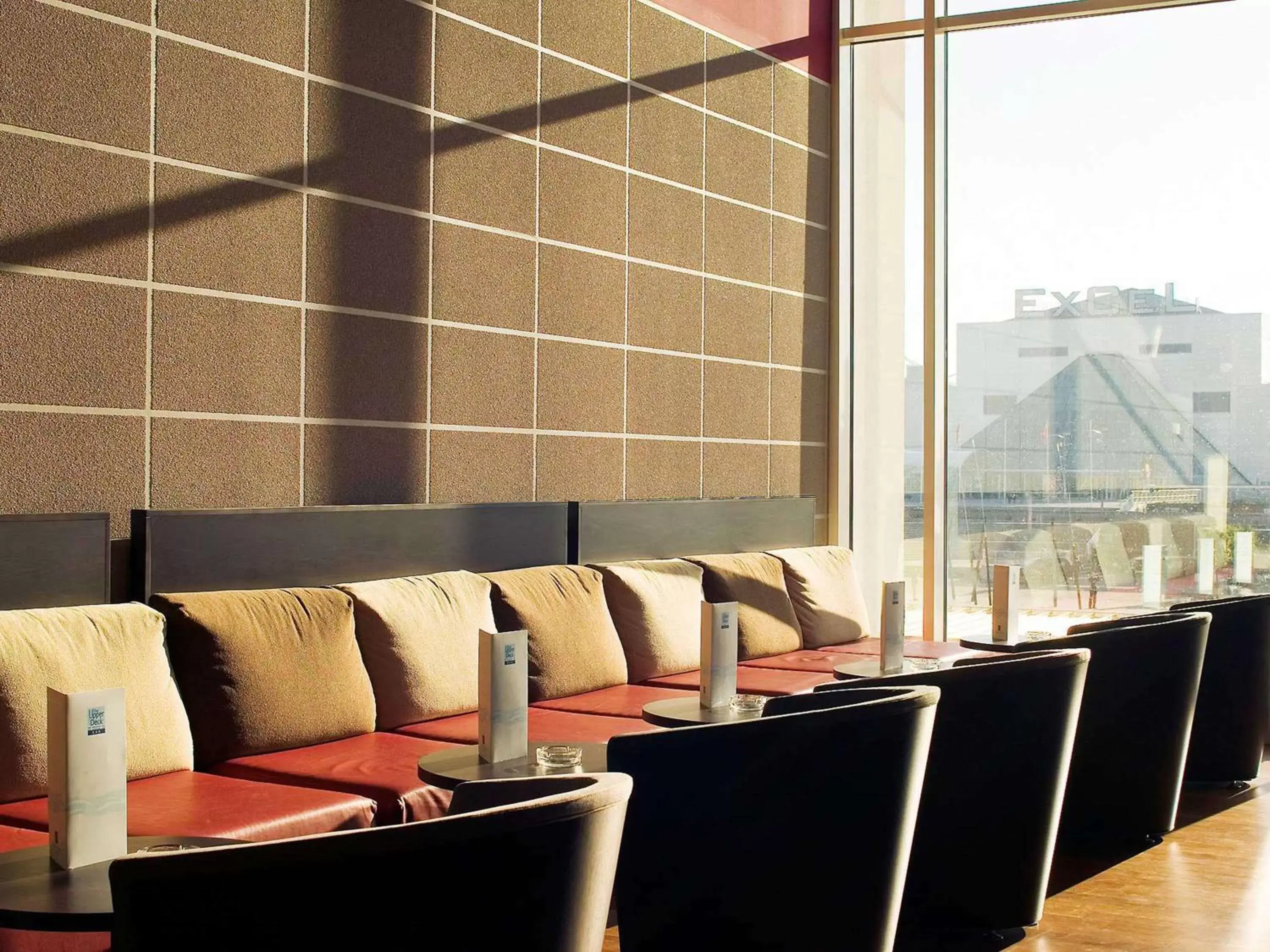Lounge or bar in Novotel London Excel