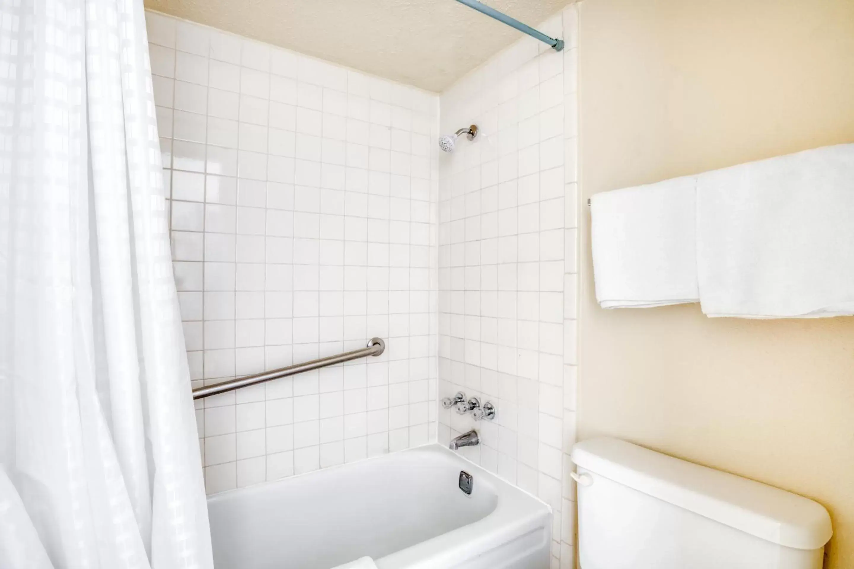 Shower, Bathroom in OYO Hotel Waco University Area I-35