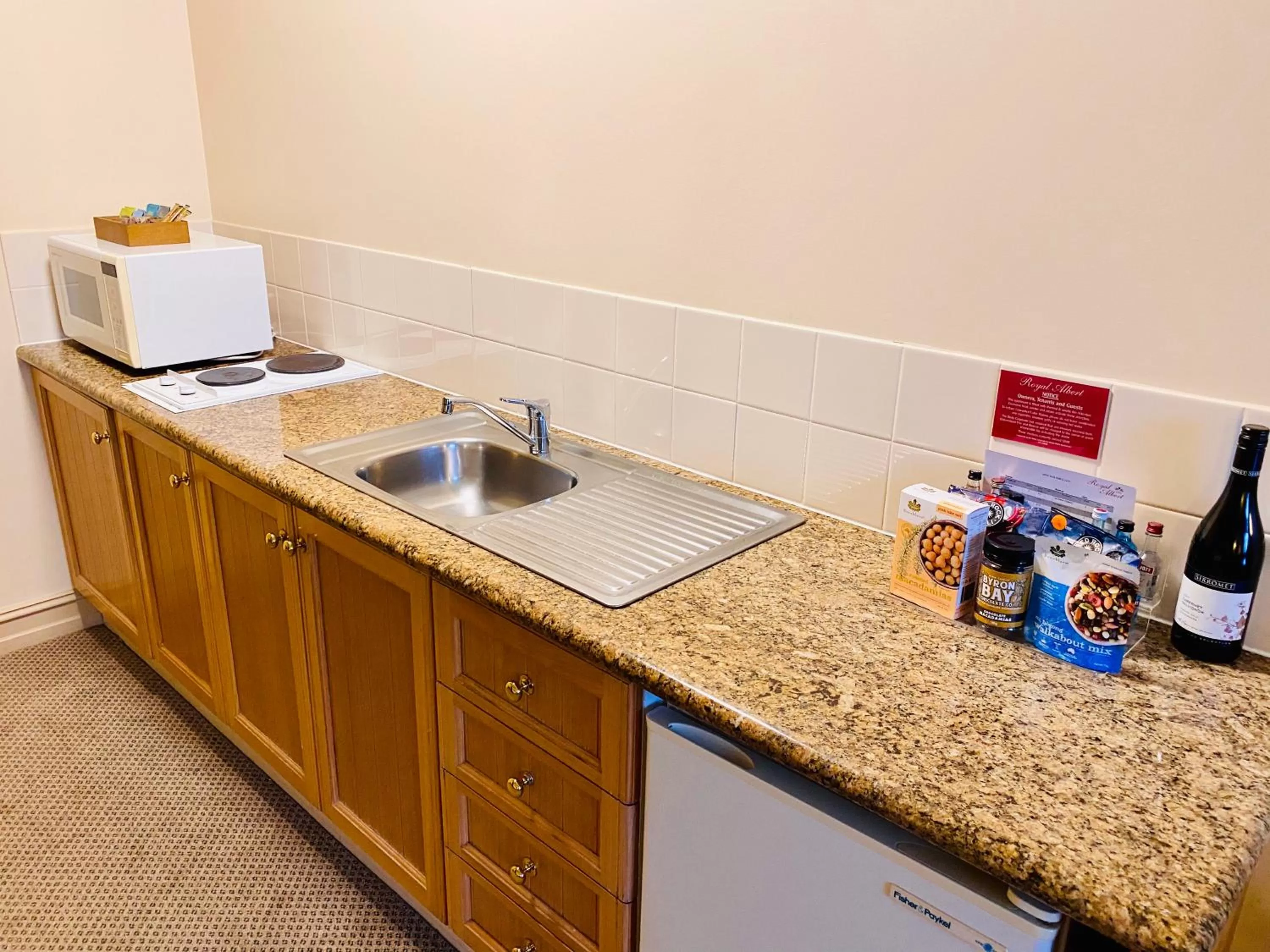 Kitchen or kitchenette in Royal Albert Hotel