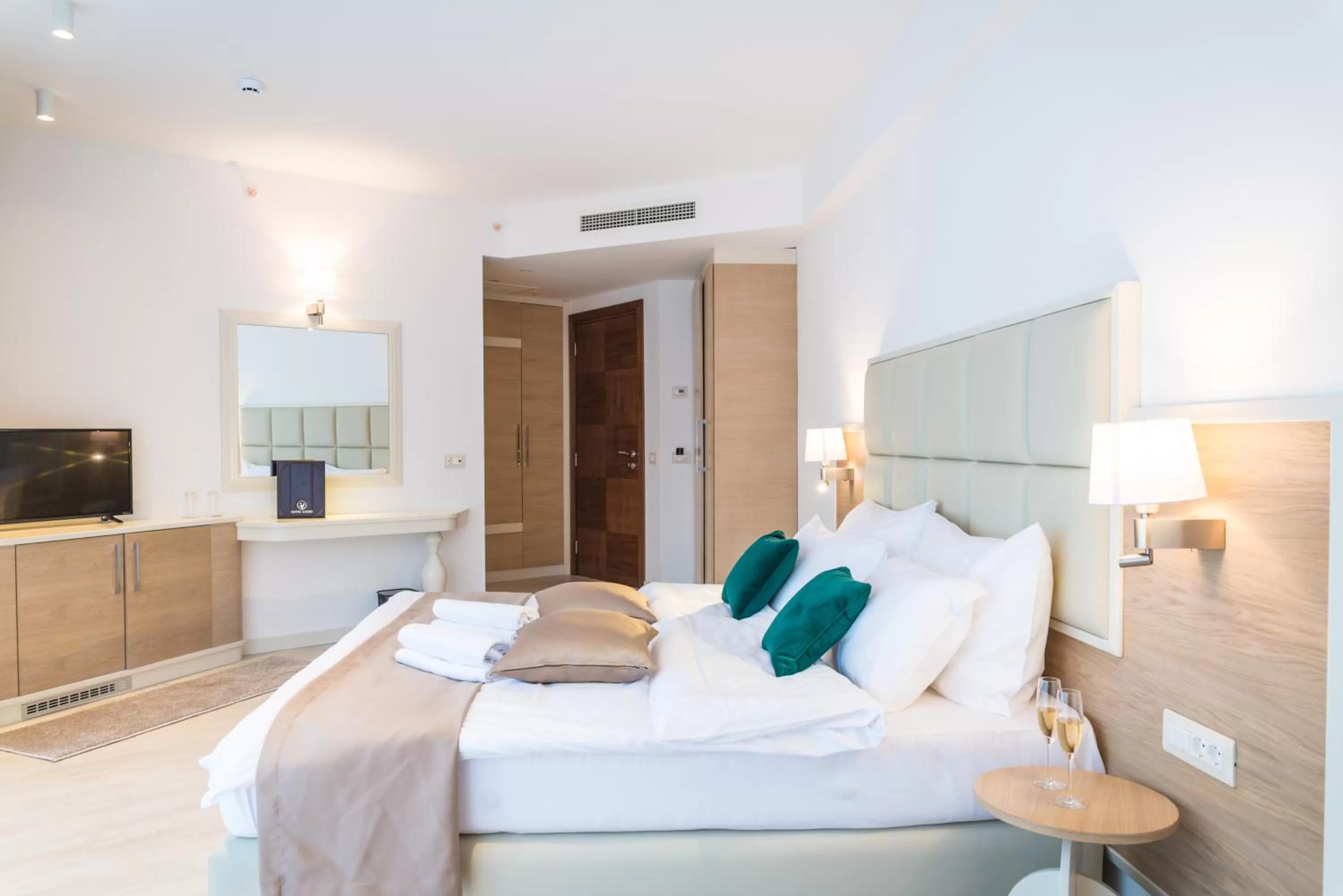 Bedroom, Bed in Hotel Kadmo by Aycon