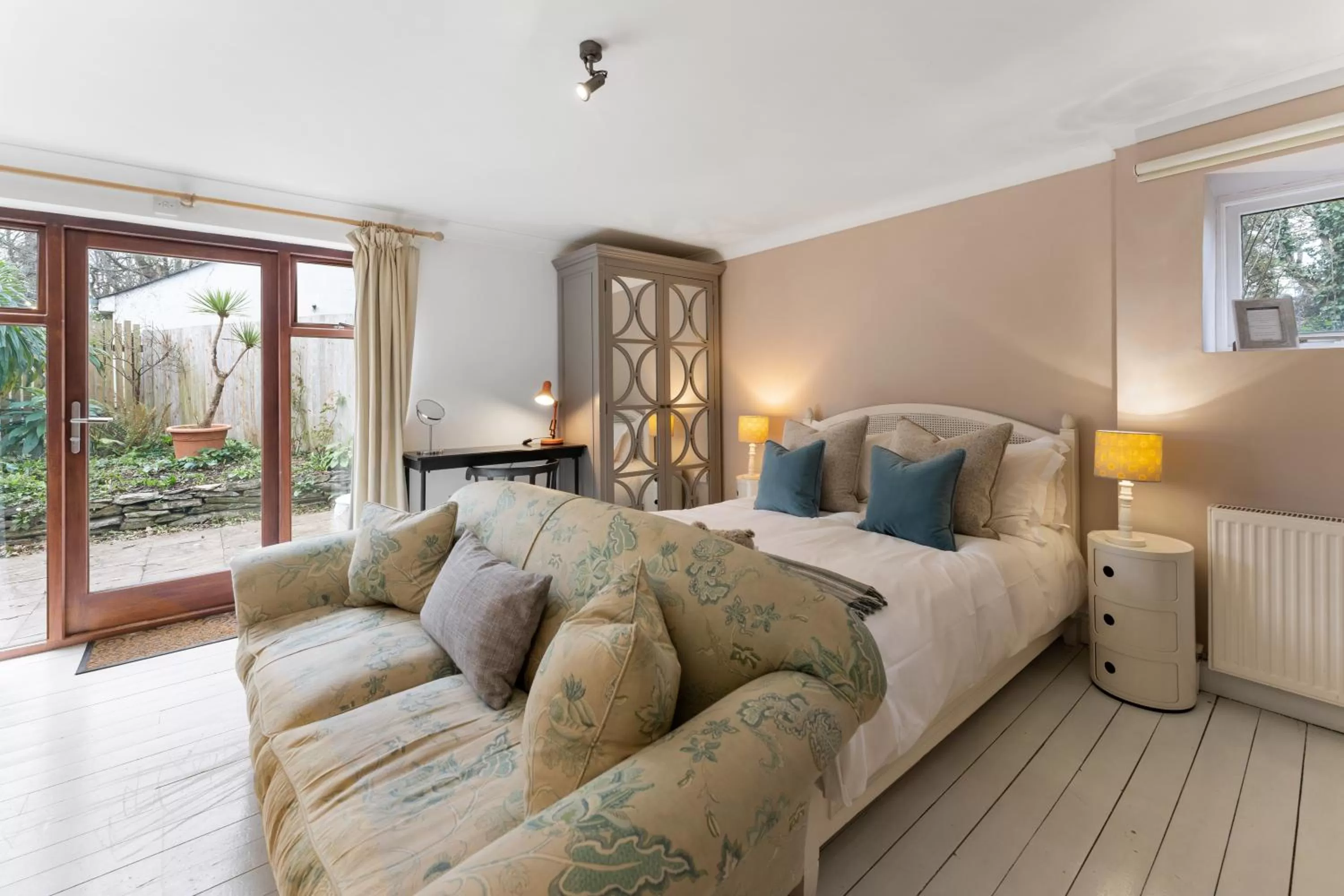 Bedroom, Bed in The Rosevine