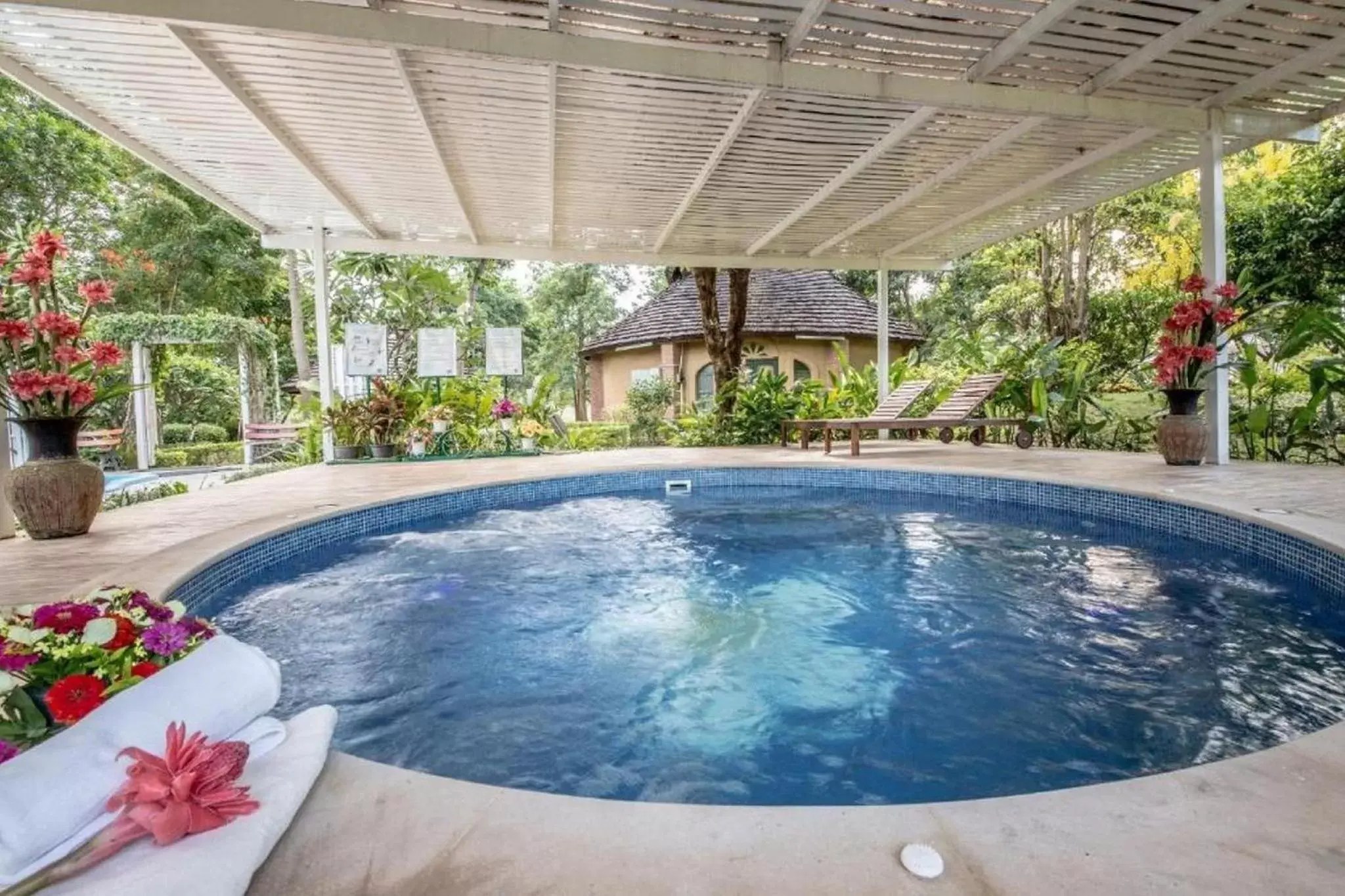 Swimming pool in The Legacy River Kwai Resort Swimming pool in The Legacy River Kwai Resort