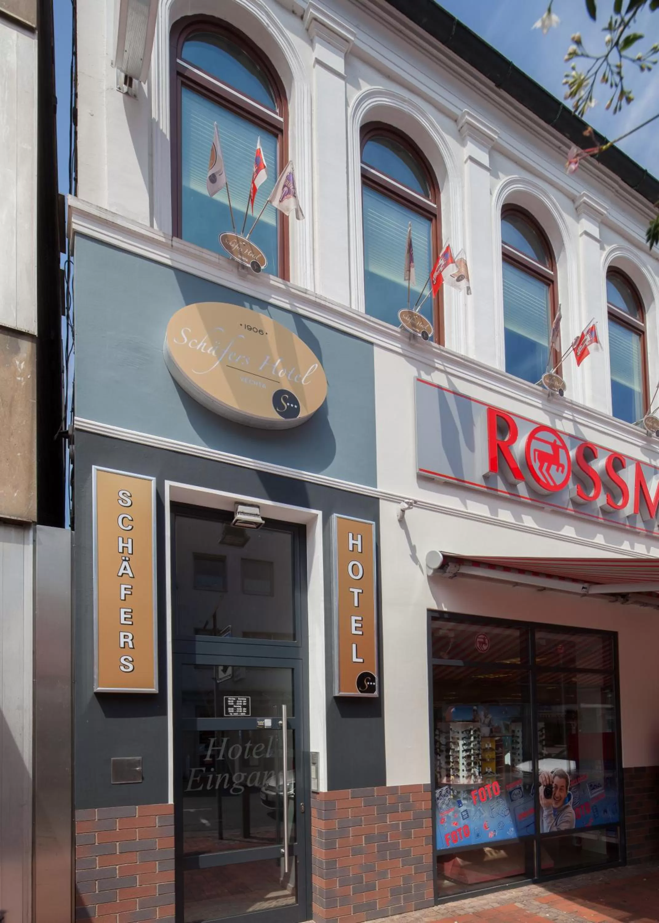 Facade/entrance in Schäfers Hotel, Self-Check-in, Cafe und Bäcker am Hotel