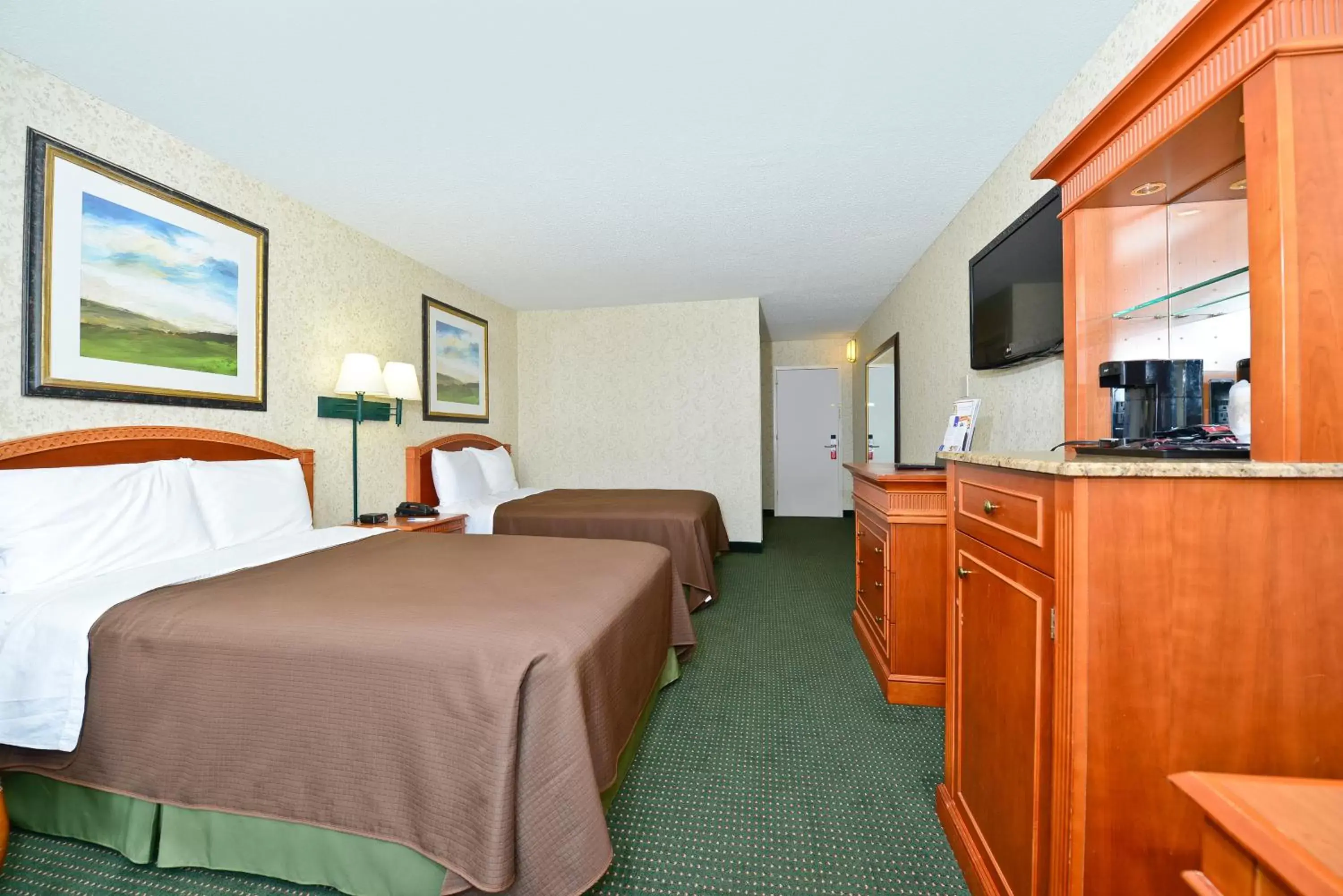 Bedroom in Americas Best Value Inn - Baltimore
