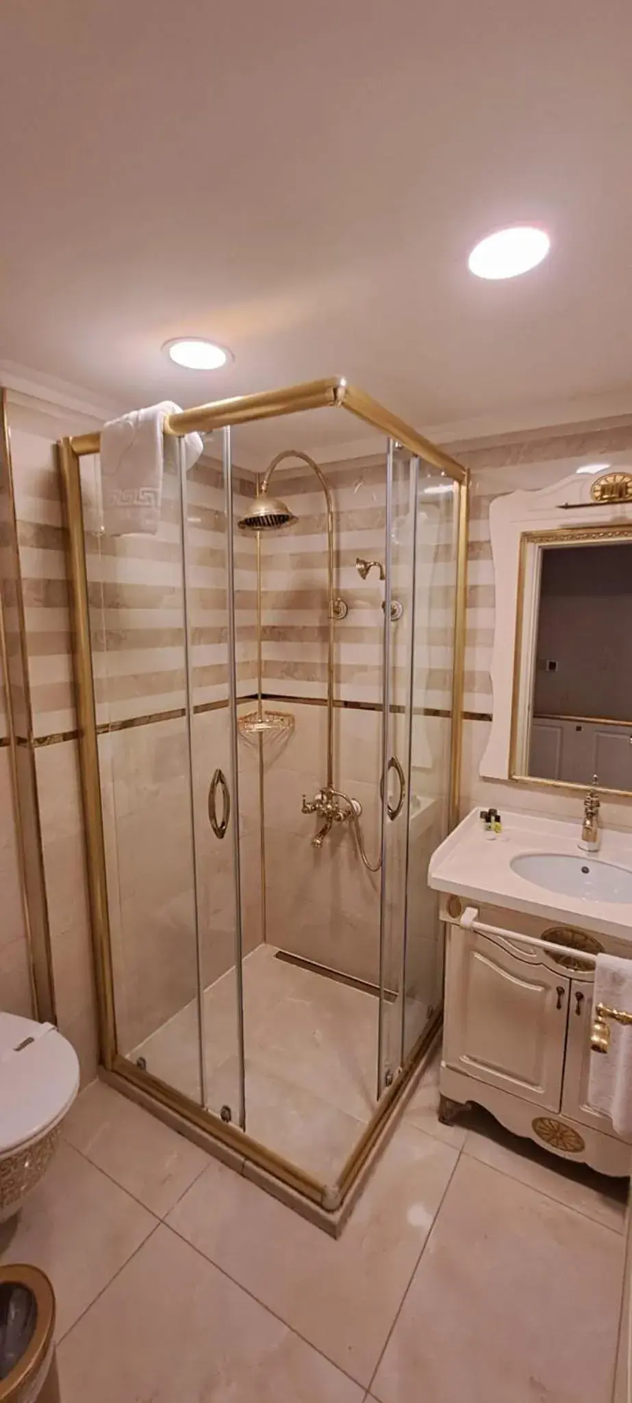 Bathroom in Hotel Emirhan Palace