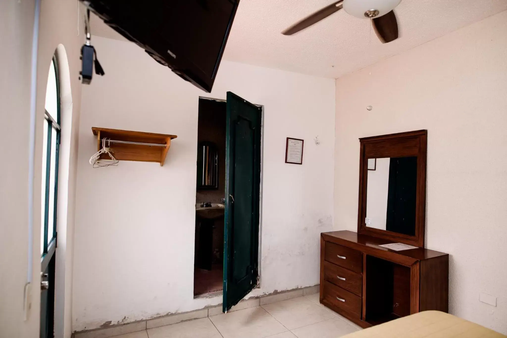 Bedroom, TV/Entertainment Center in Hotel María Elena