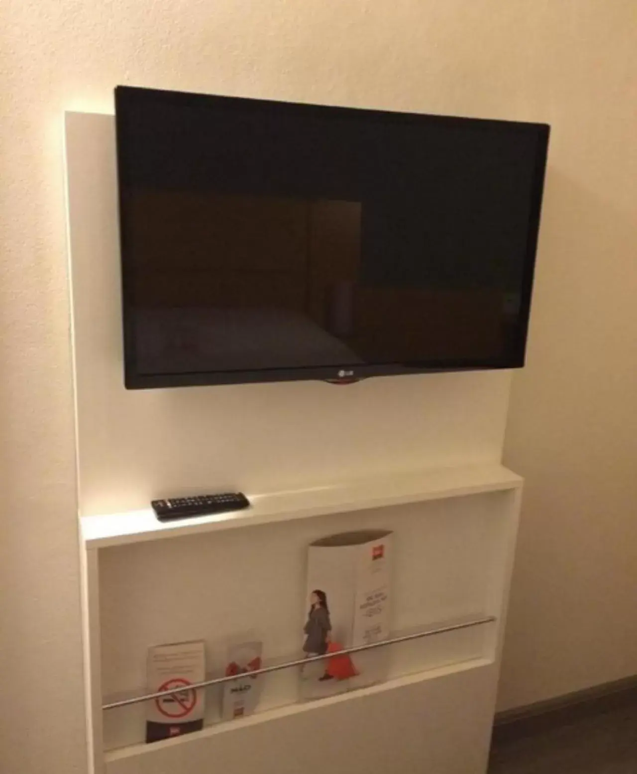 Photo of the whole room, TV/Entertainment Center in ibis Montenegro