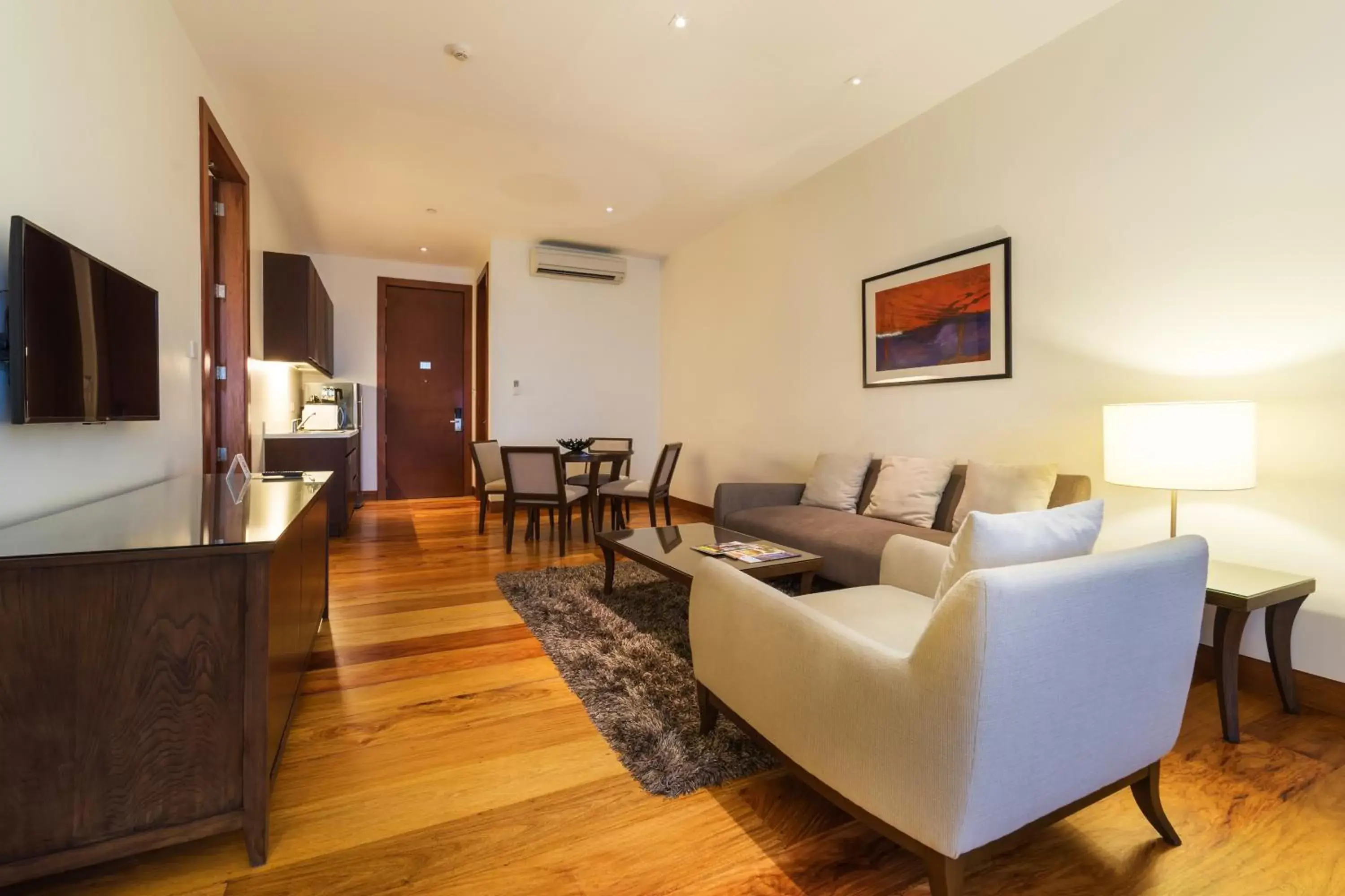 Living room, Seating Area in City Garden Grand Hotel