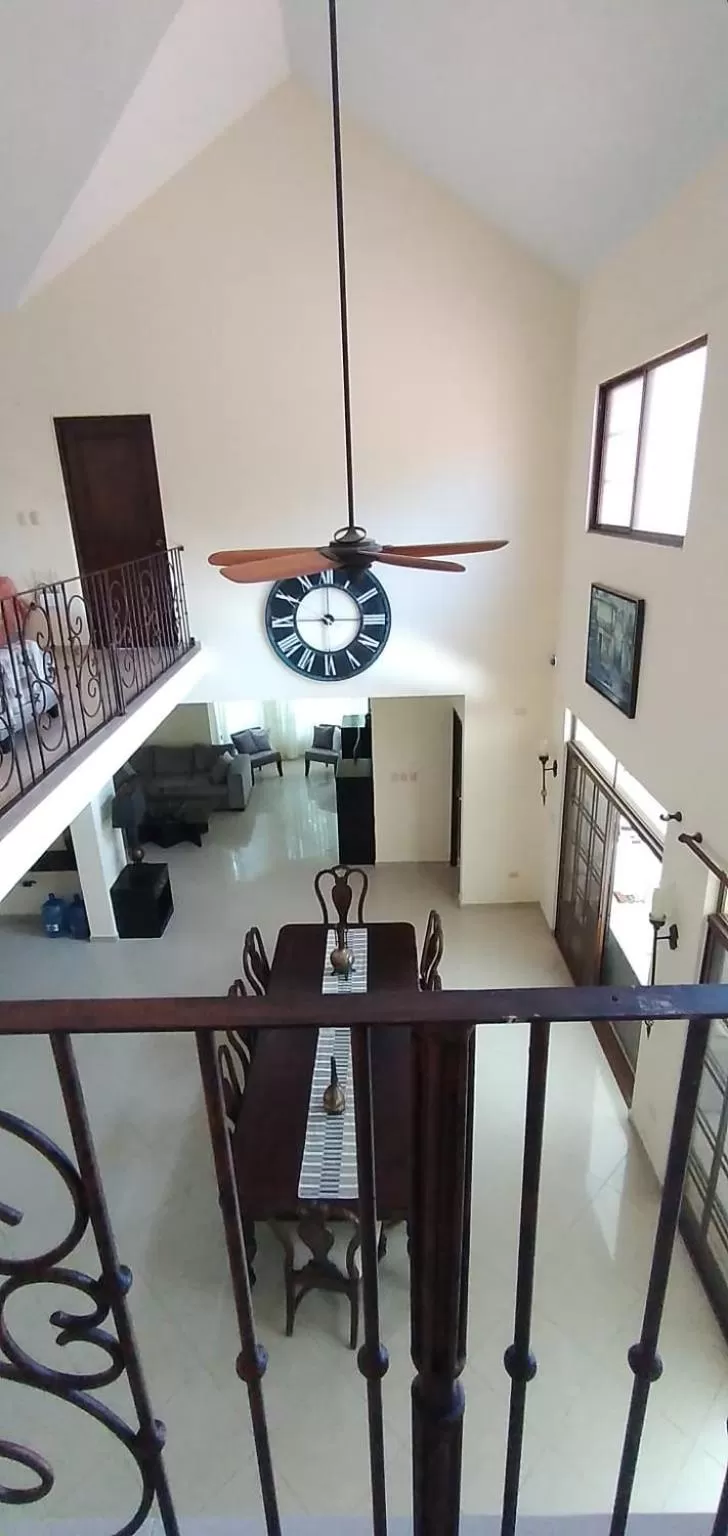 Dining area in B&B Pavillion