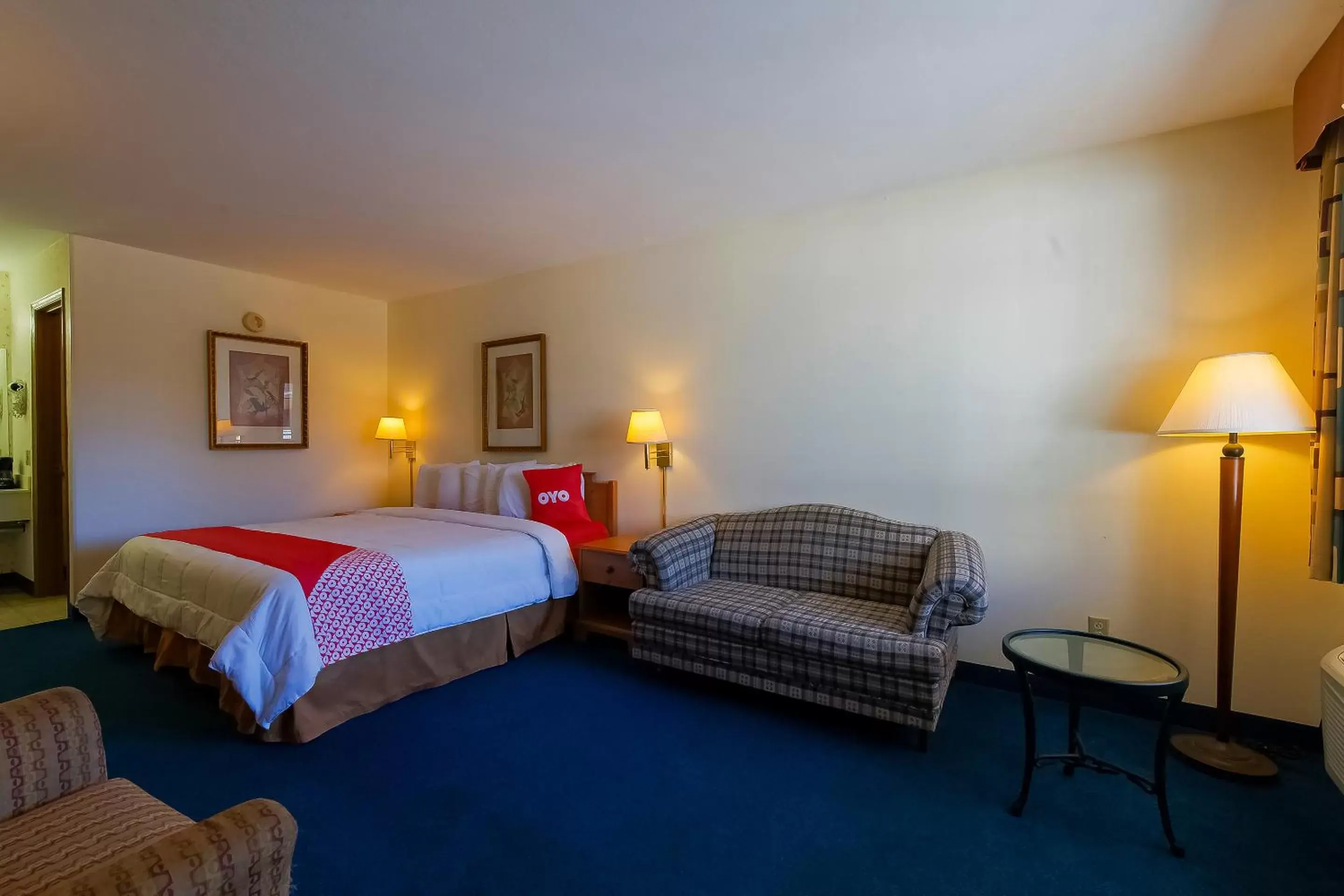 Bedroom, Bed in Hotel O Eureka Springs - Christ of Ozark Area