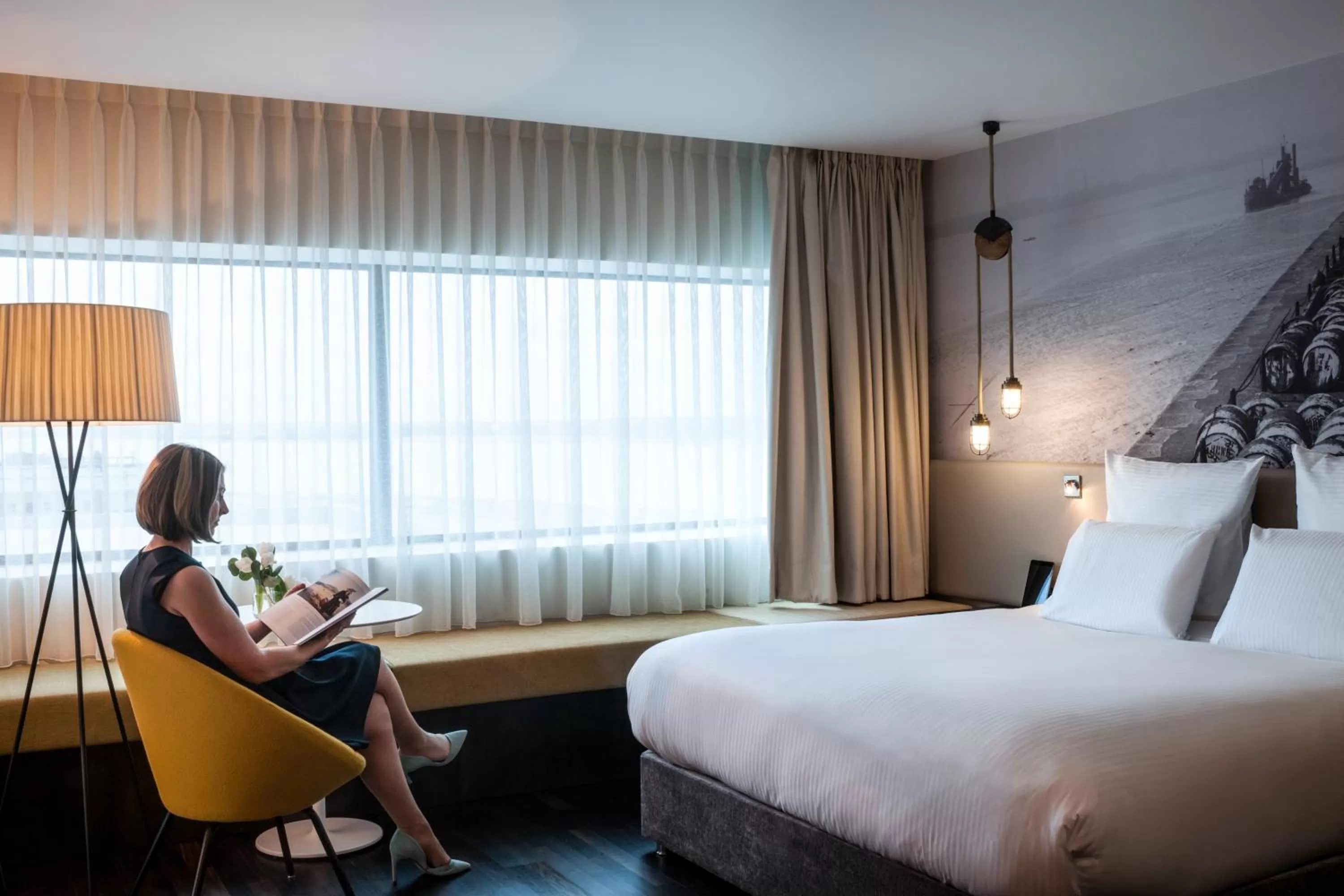 Photo of the whole room, Bed in Pullman Liverpool