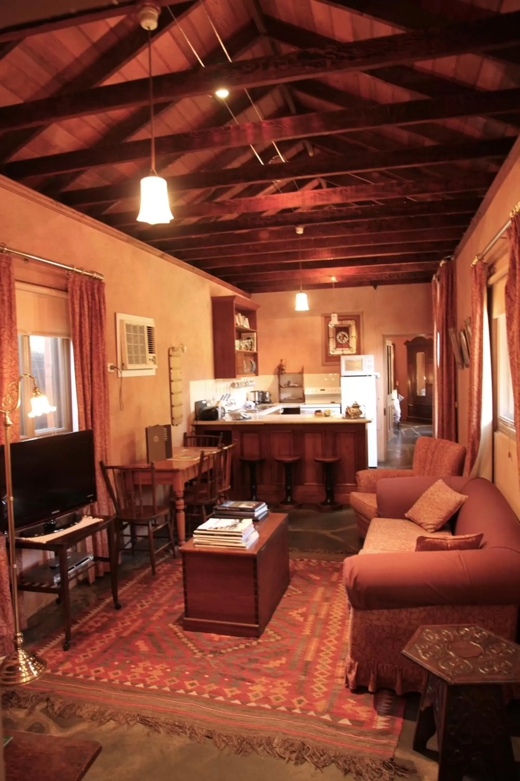 Two-Bedroom Cottage with Spa Bath - Paprika in Buxton Manor Two-Bedroom Cottage with Spa Bath - Paprika in Buxton Manor