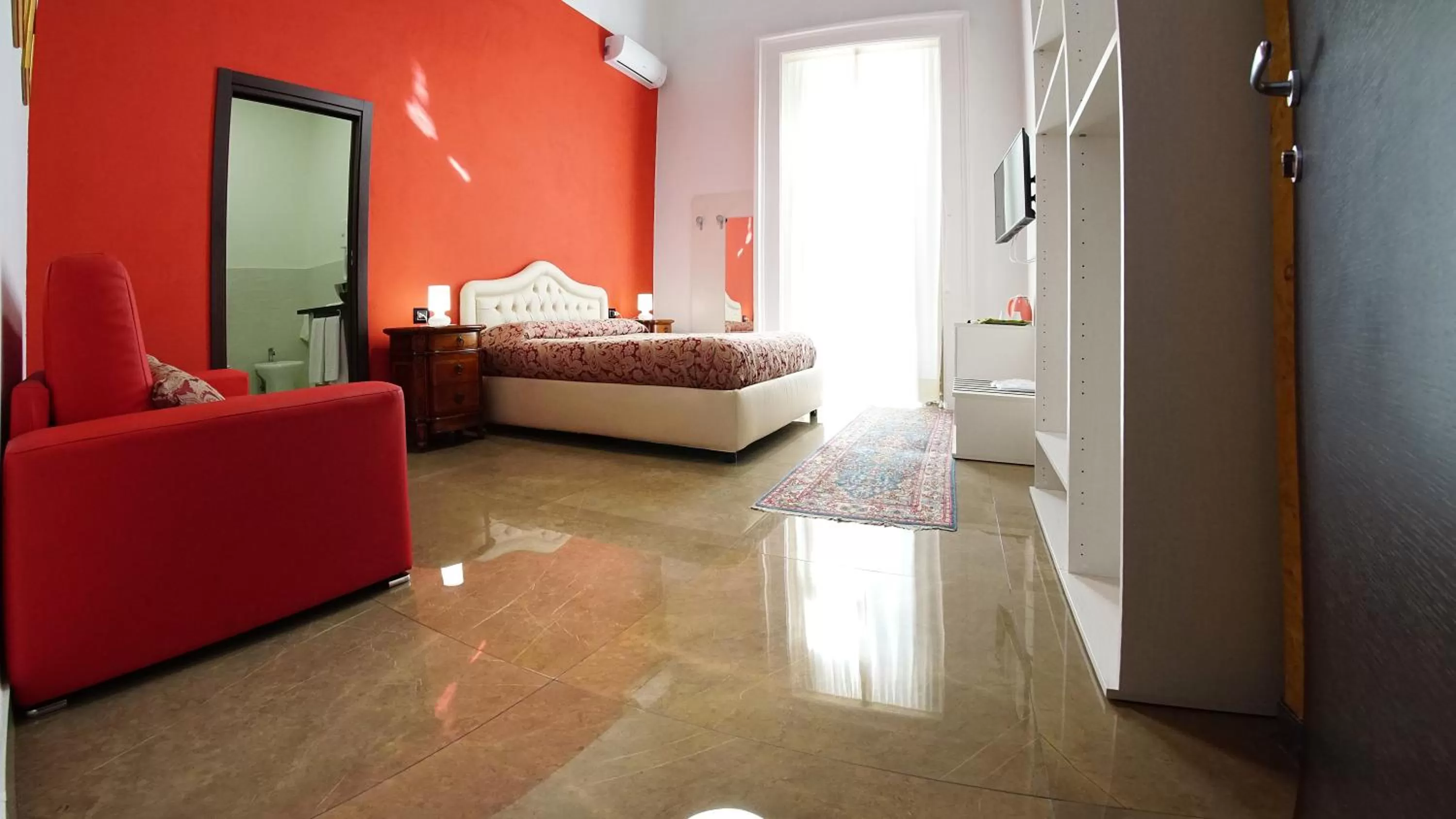 Photo of the whole room, Bed in Beverello Suite