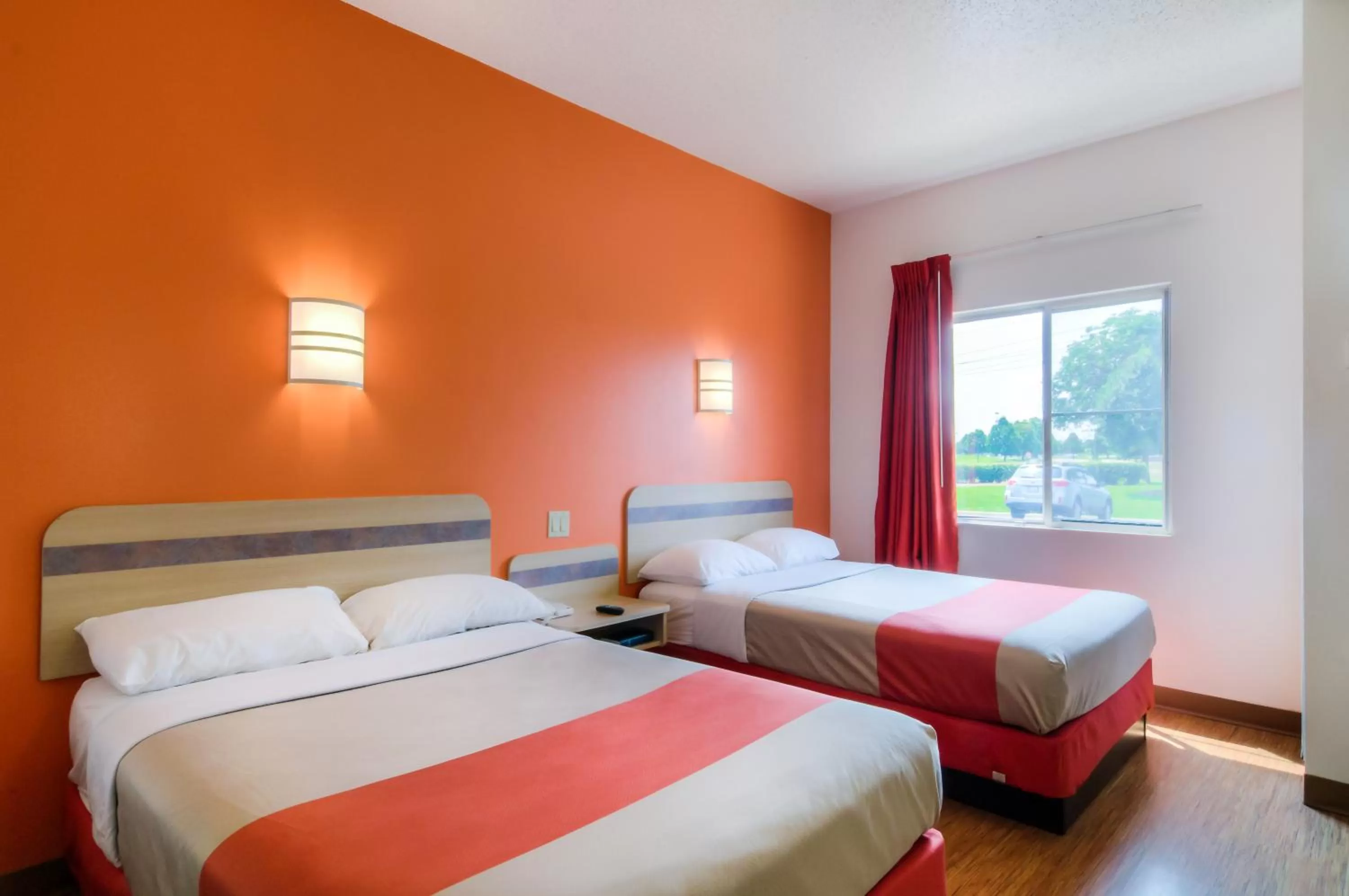 Bedroom, Bed in Motel 6-Lakeville, MN - South - Lakeville