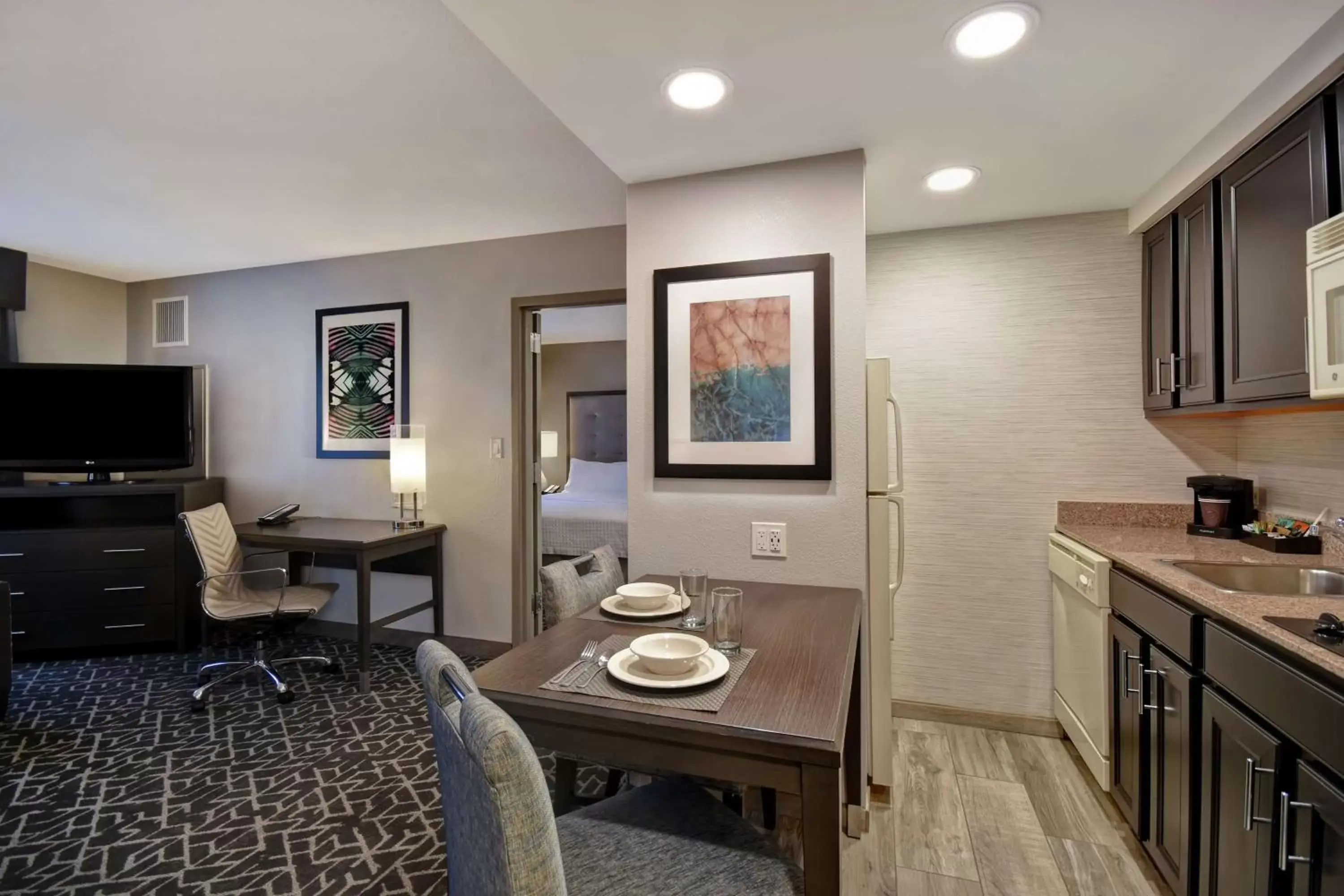 Bedroom in Homewood Suites by Hilton Edgewater-NYC Area