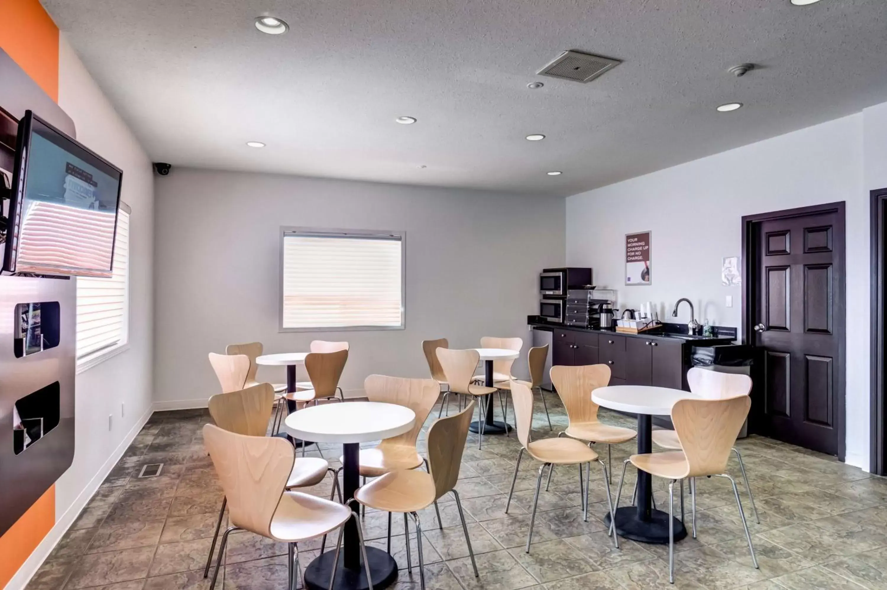 Seating area, Lounge/Bar in Motel 6-Innisfail, AB