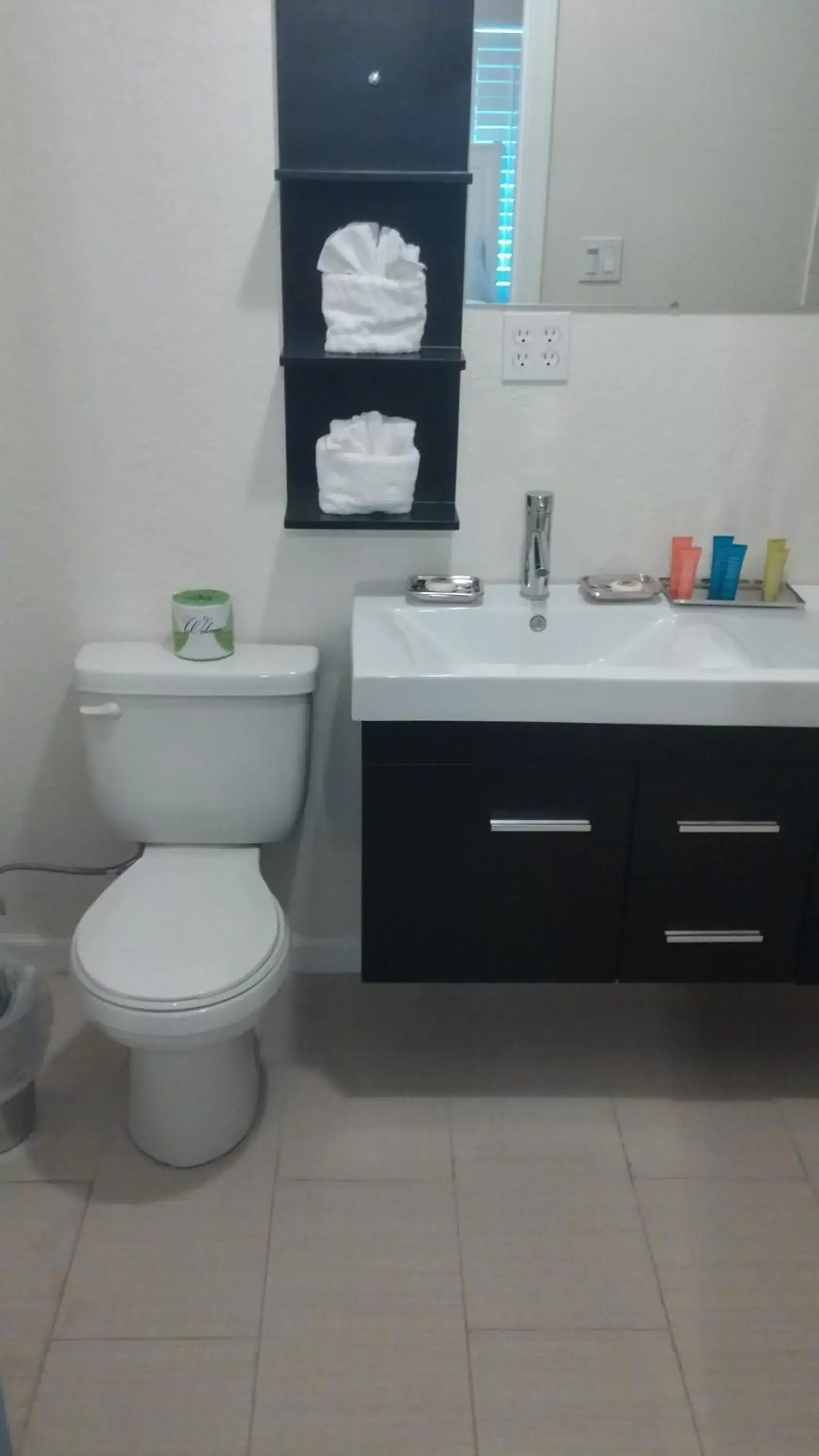 Bathroom in Rio Vista Inn & Suites Santa Cruz