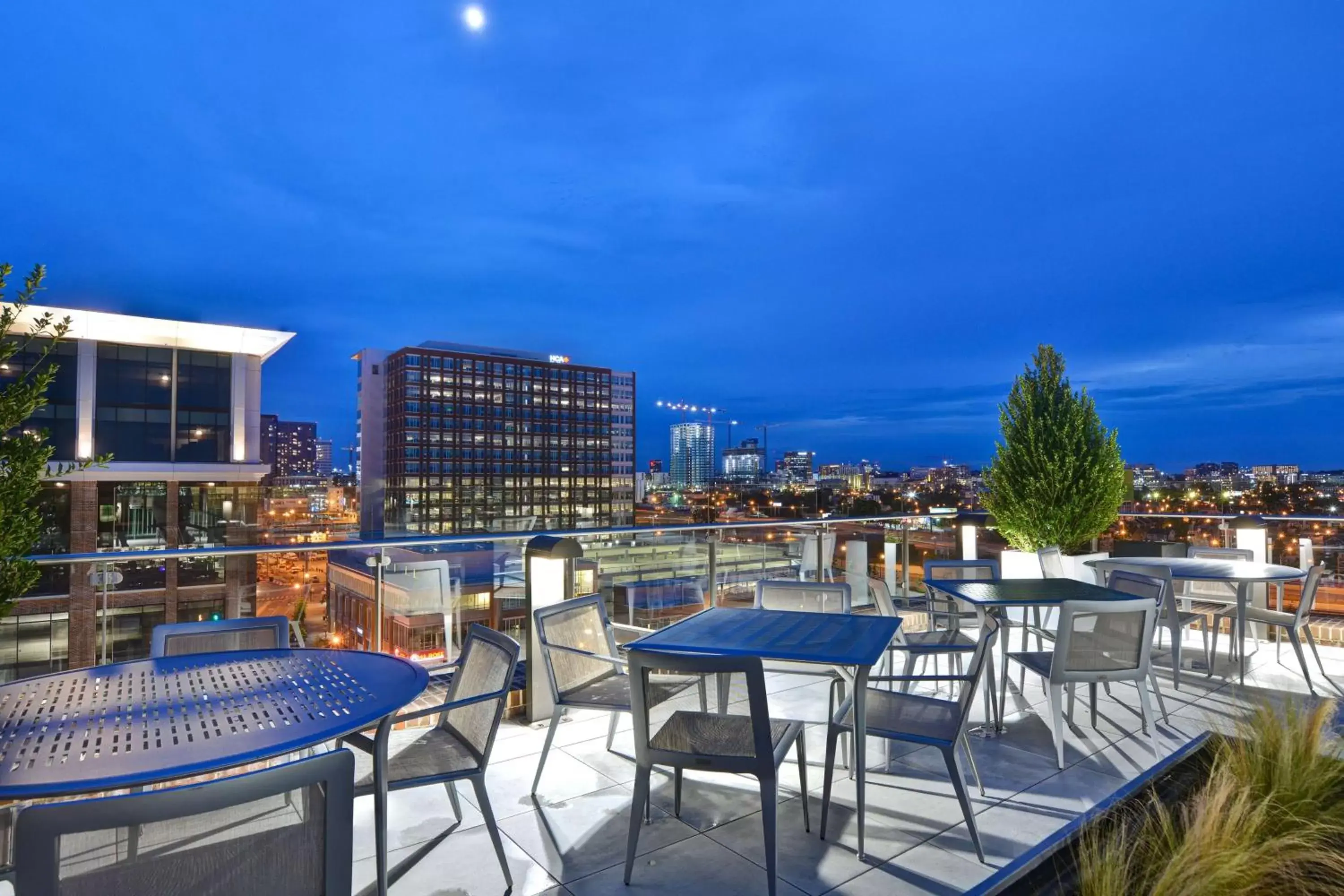 Property building in Hampton Inn & Suites Nashville Downtown Capitol View, Tn