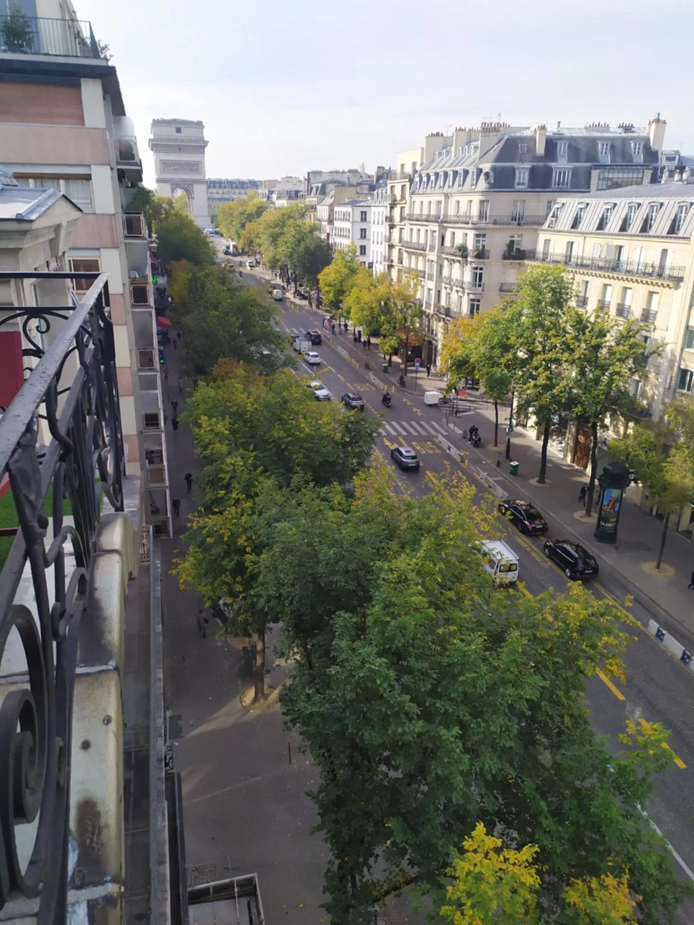 City view in Elysées Ceramic