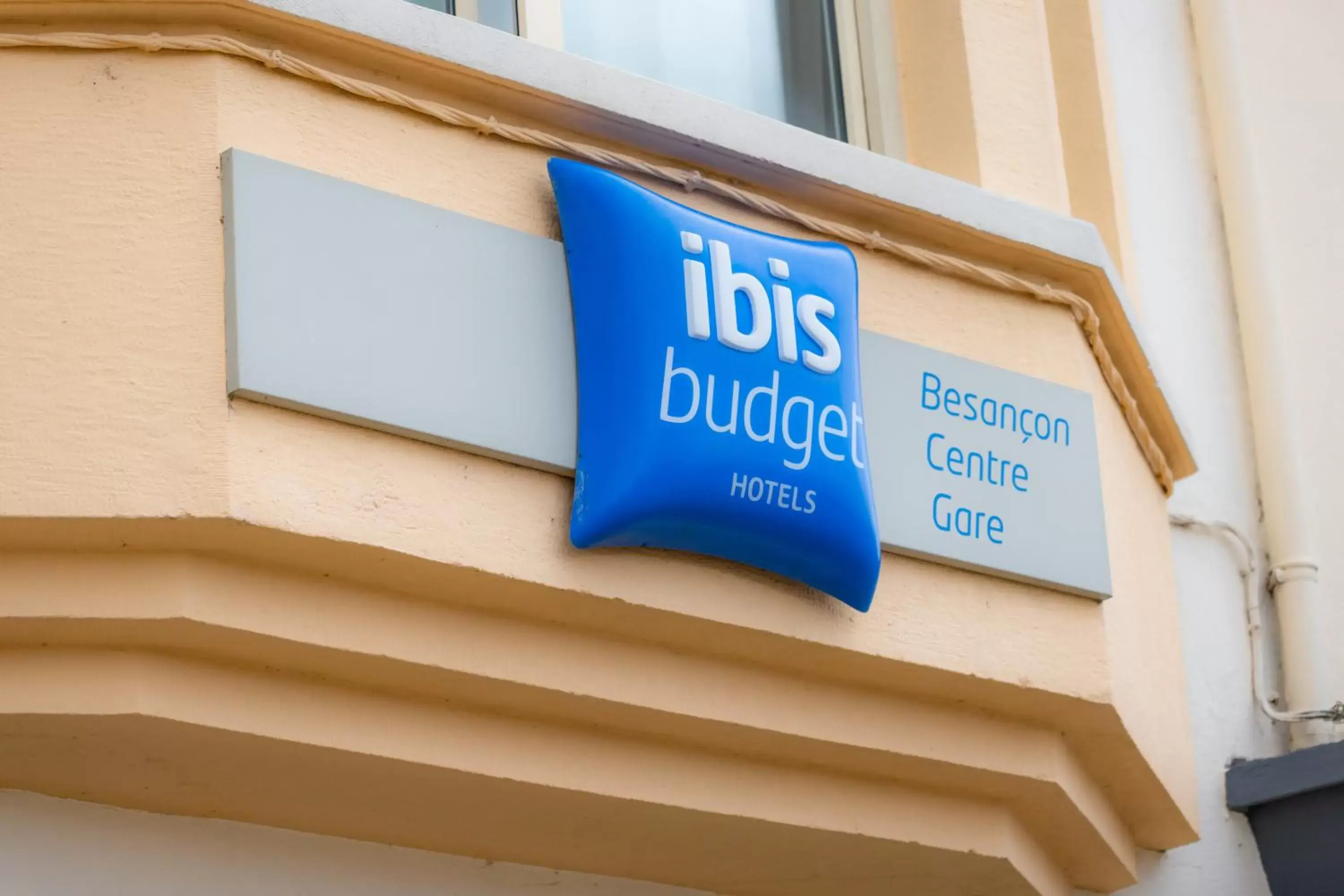 Property logo or sign in ibis budget Besançon Centre Gare