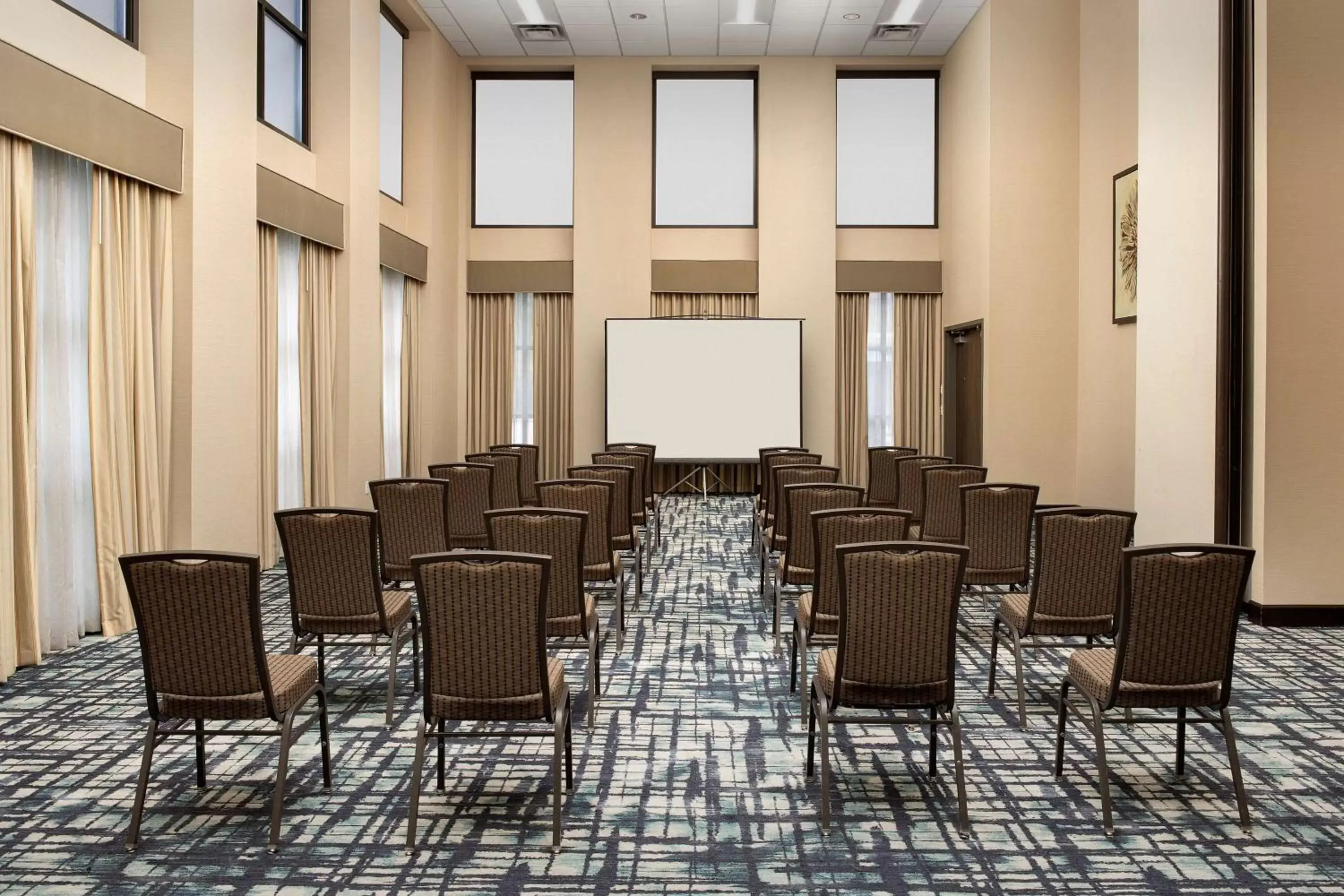 Meeting/conference room in Hampton Inn & Suites Alpharetta-Windward